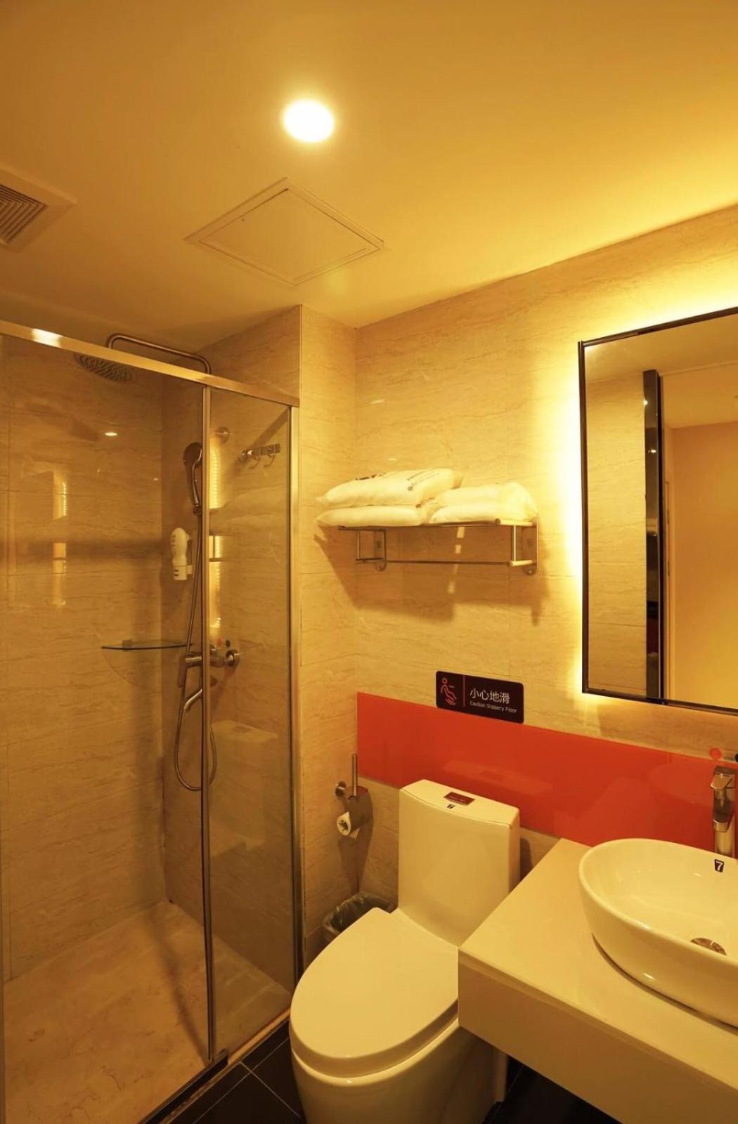 Premium Twin Room photo 2