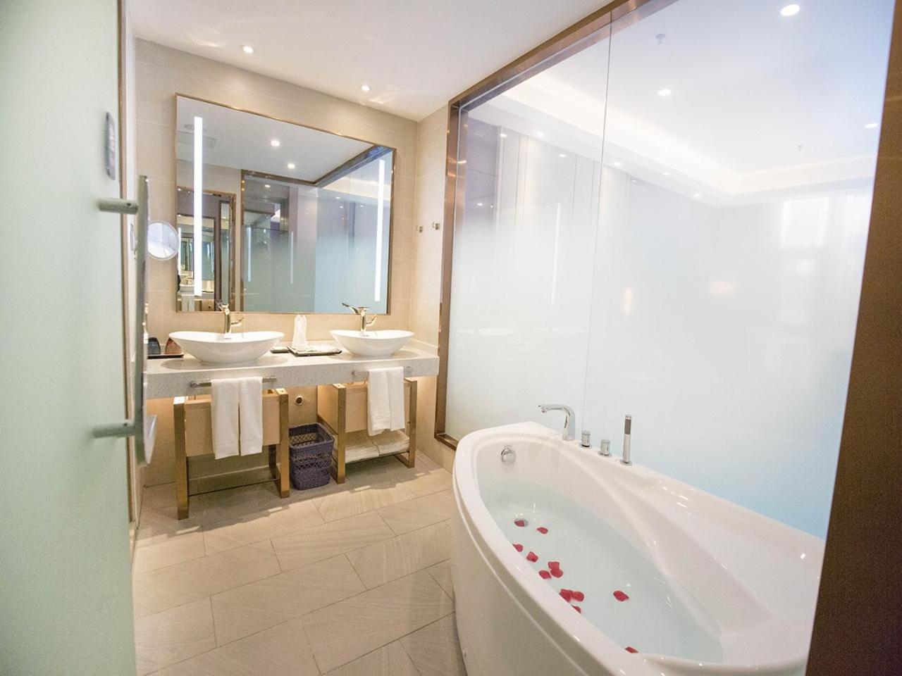 Business Suite Room photo 1
