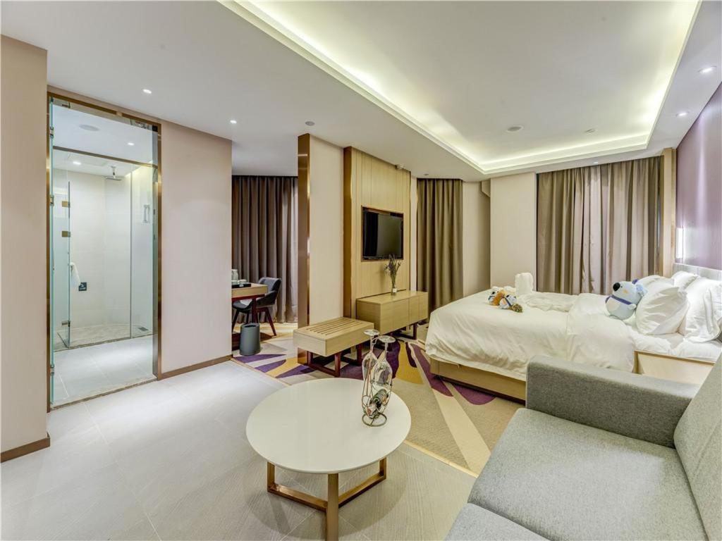 Deluxe Suite - Photo 3