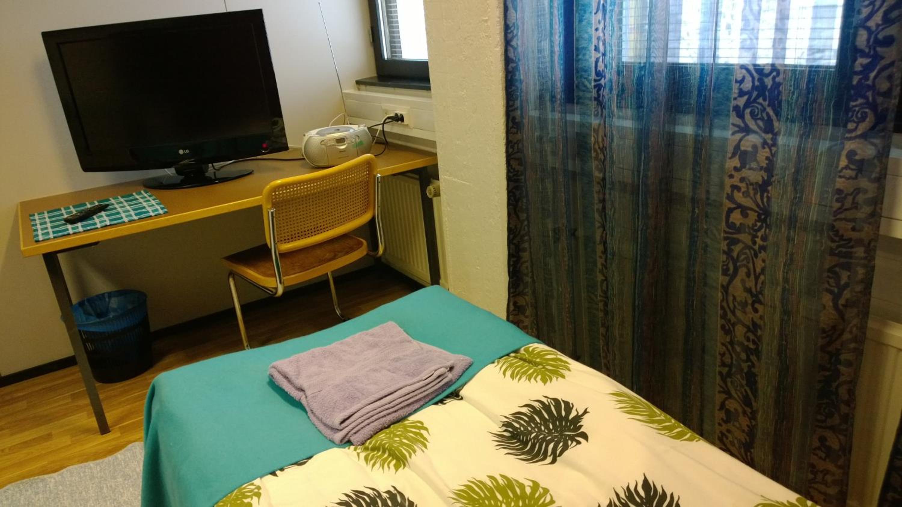 Single Room with Shared Bathroom photo 2
