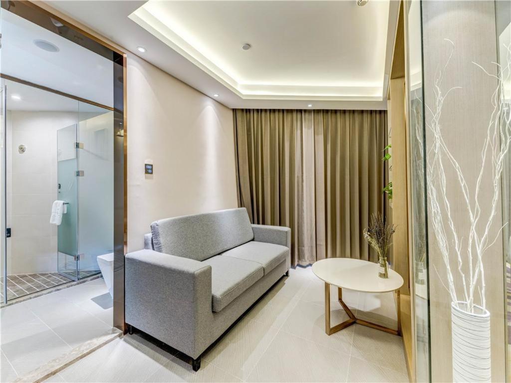 Deluxe Suite - Photo 2