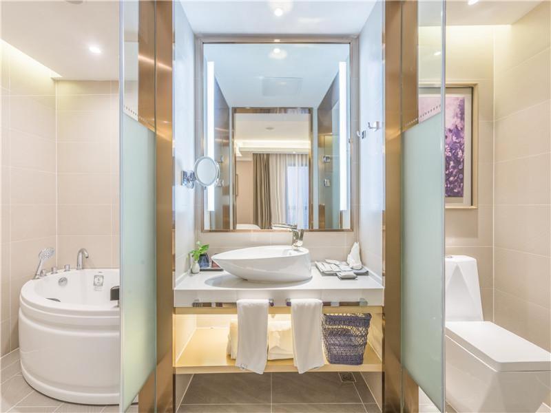 Deluxe Suite photo 2