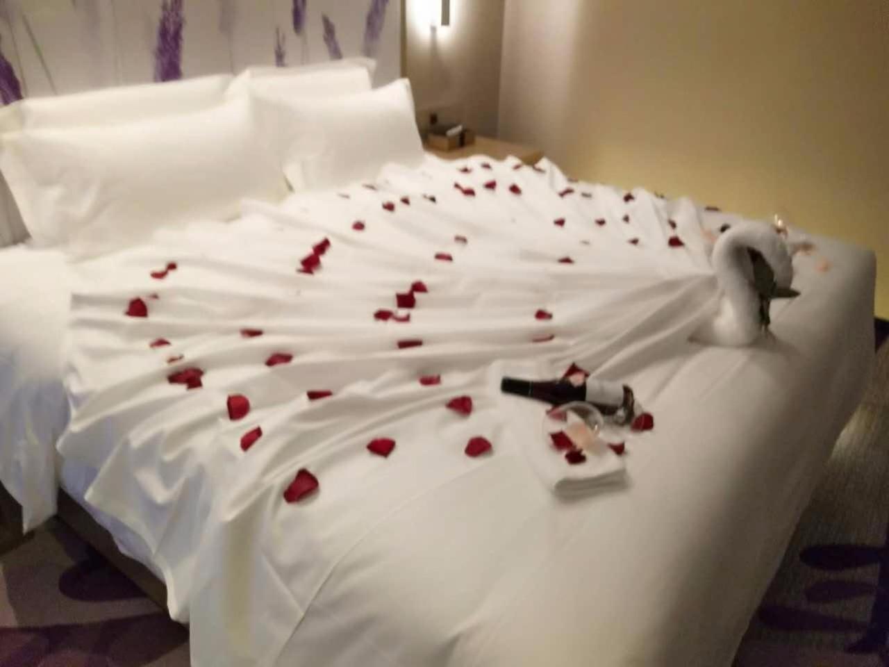 Romantic King Room  photo 1