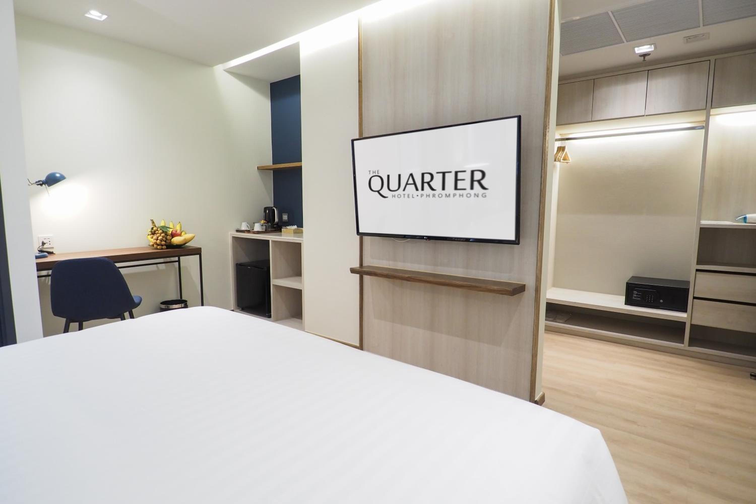 Deluxe Double Room with Balcony photo 2