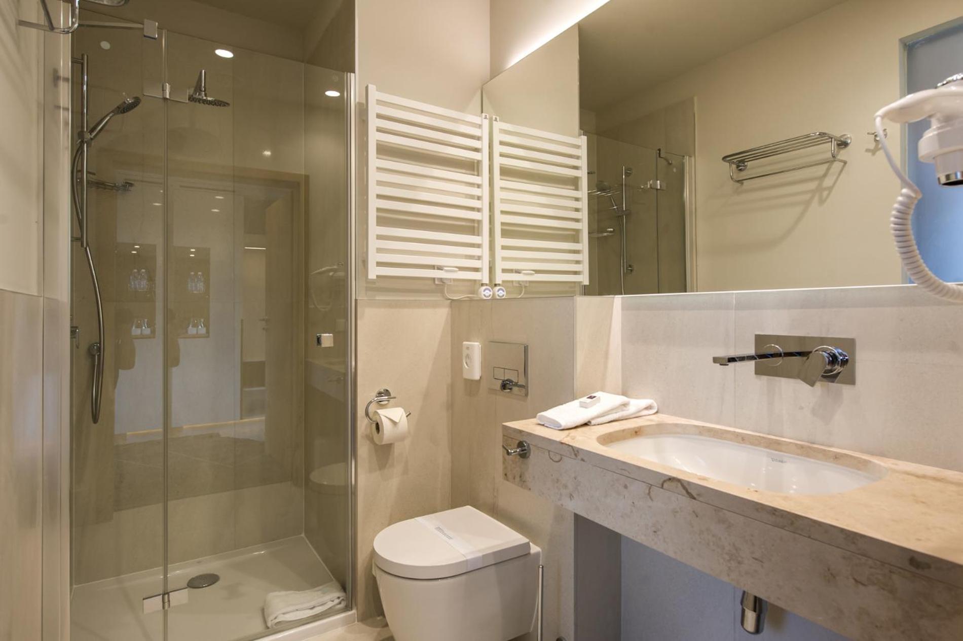 Double Room - Photo 5