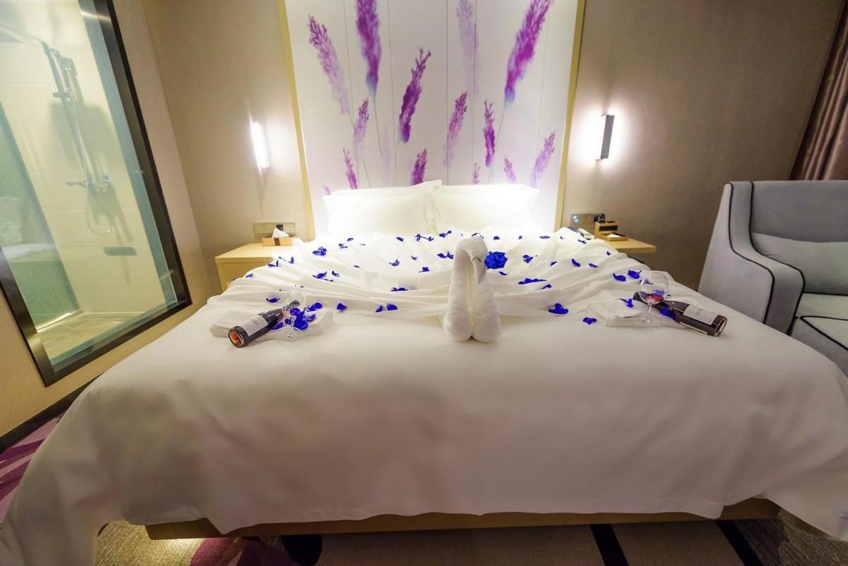 Romantic King Room  photo 2