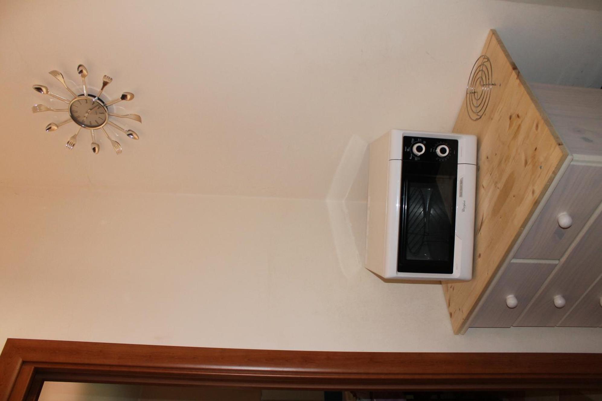 One-Bedroom House - Photo 18
