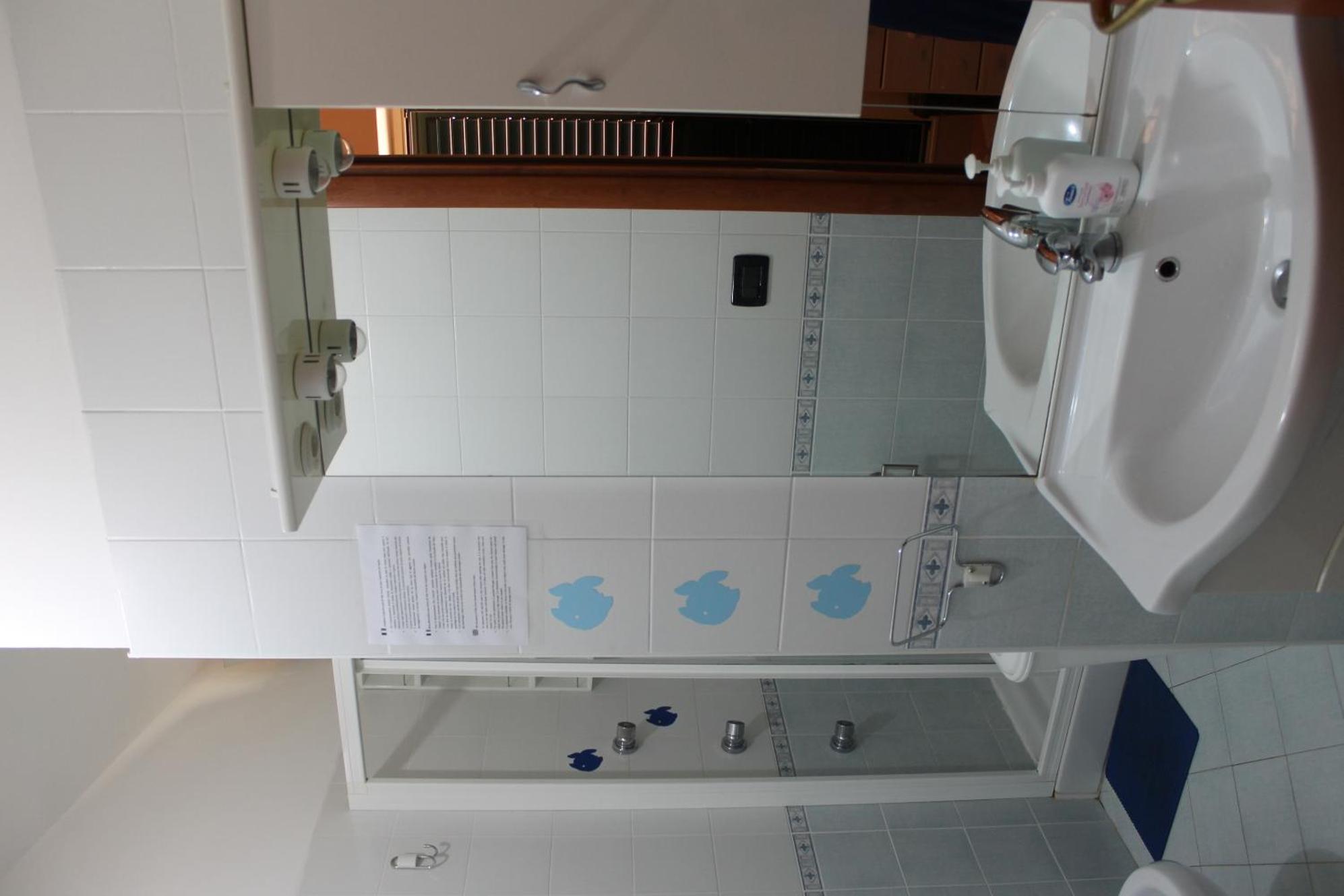 One-Bedroom House - Photo 19