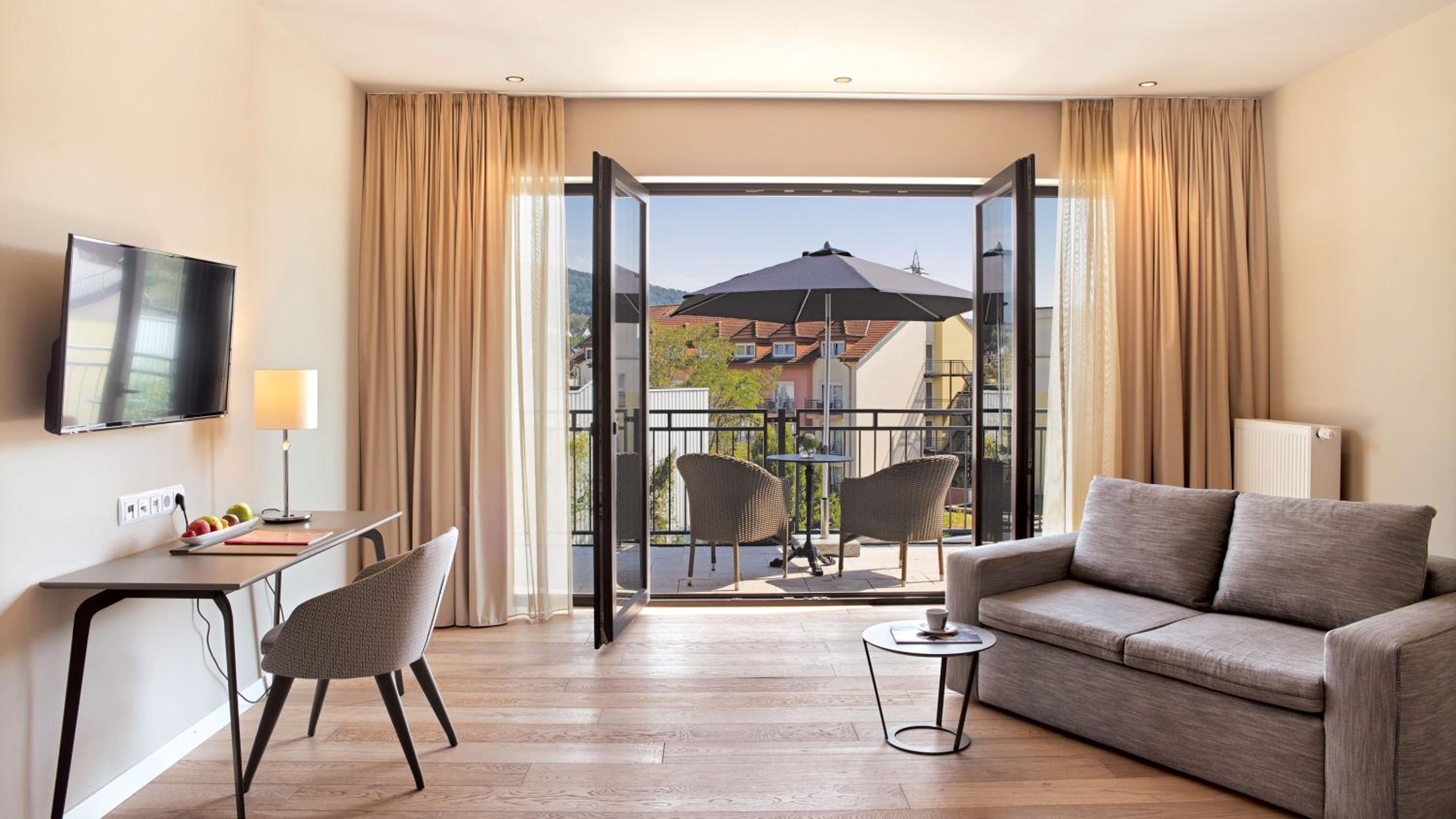 Executive Double Room with Balcony Gardenview - Photo 1