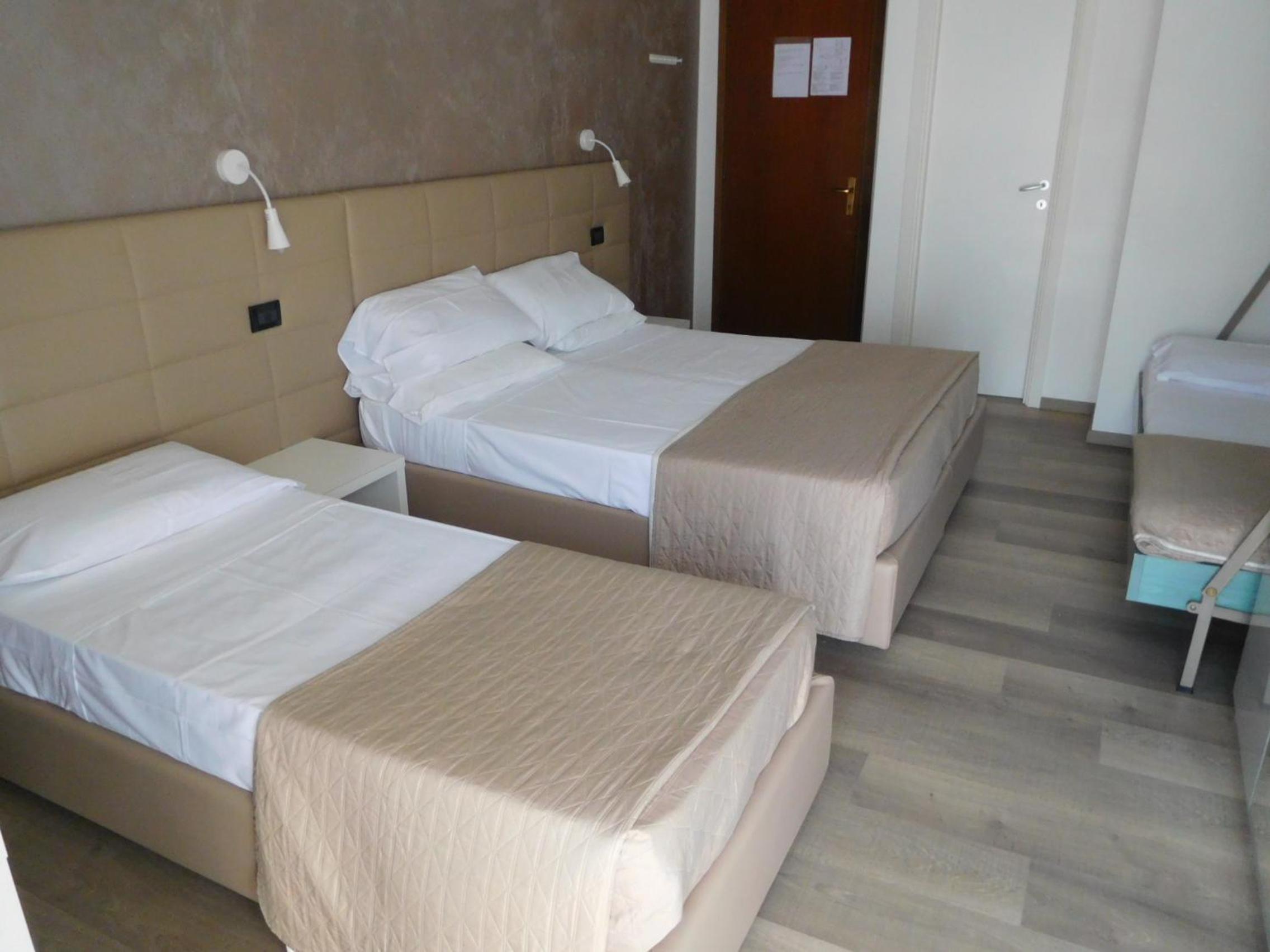 Classic Quadruple Room photo 2