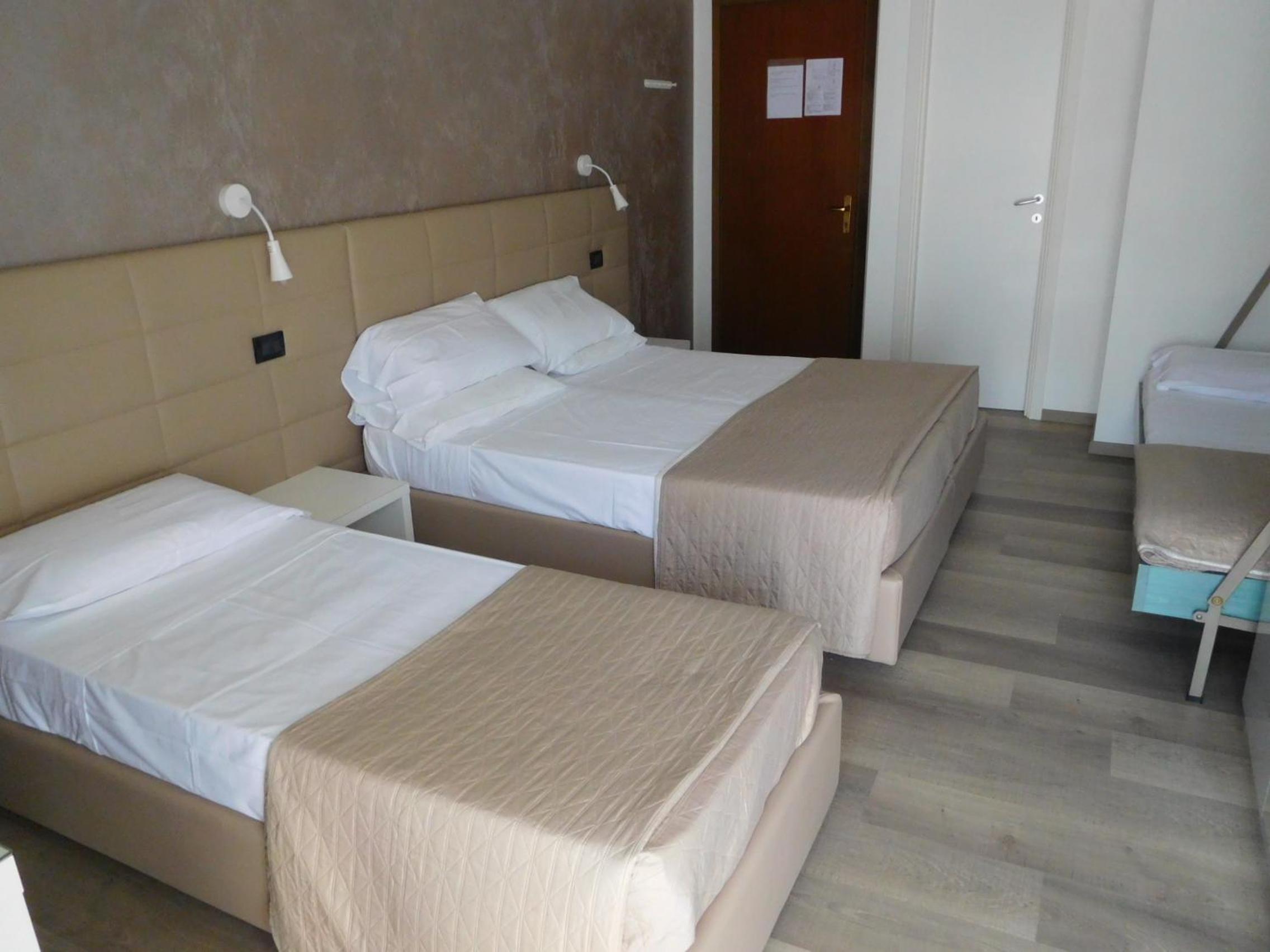 Classic Quadruple Room photo 3