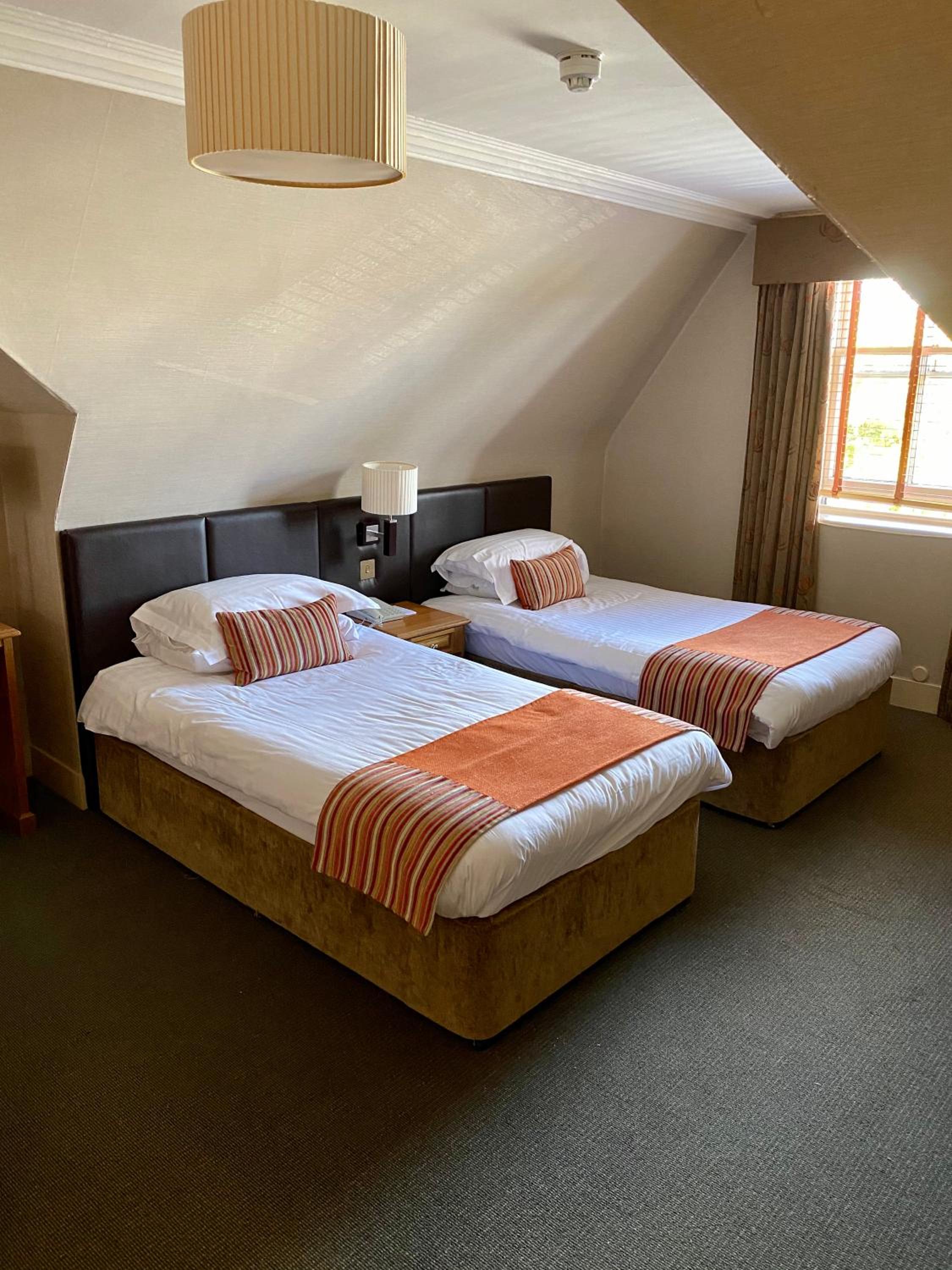 Twin Room with Private Bathroom