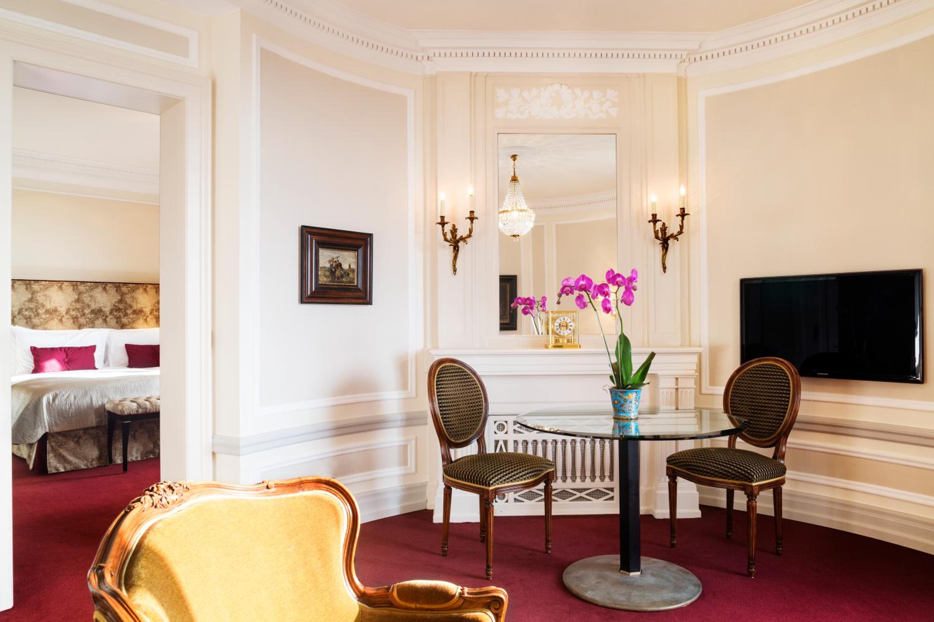 Tower Suite - Photo 4