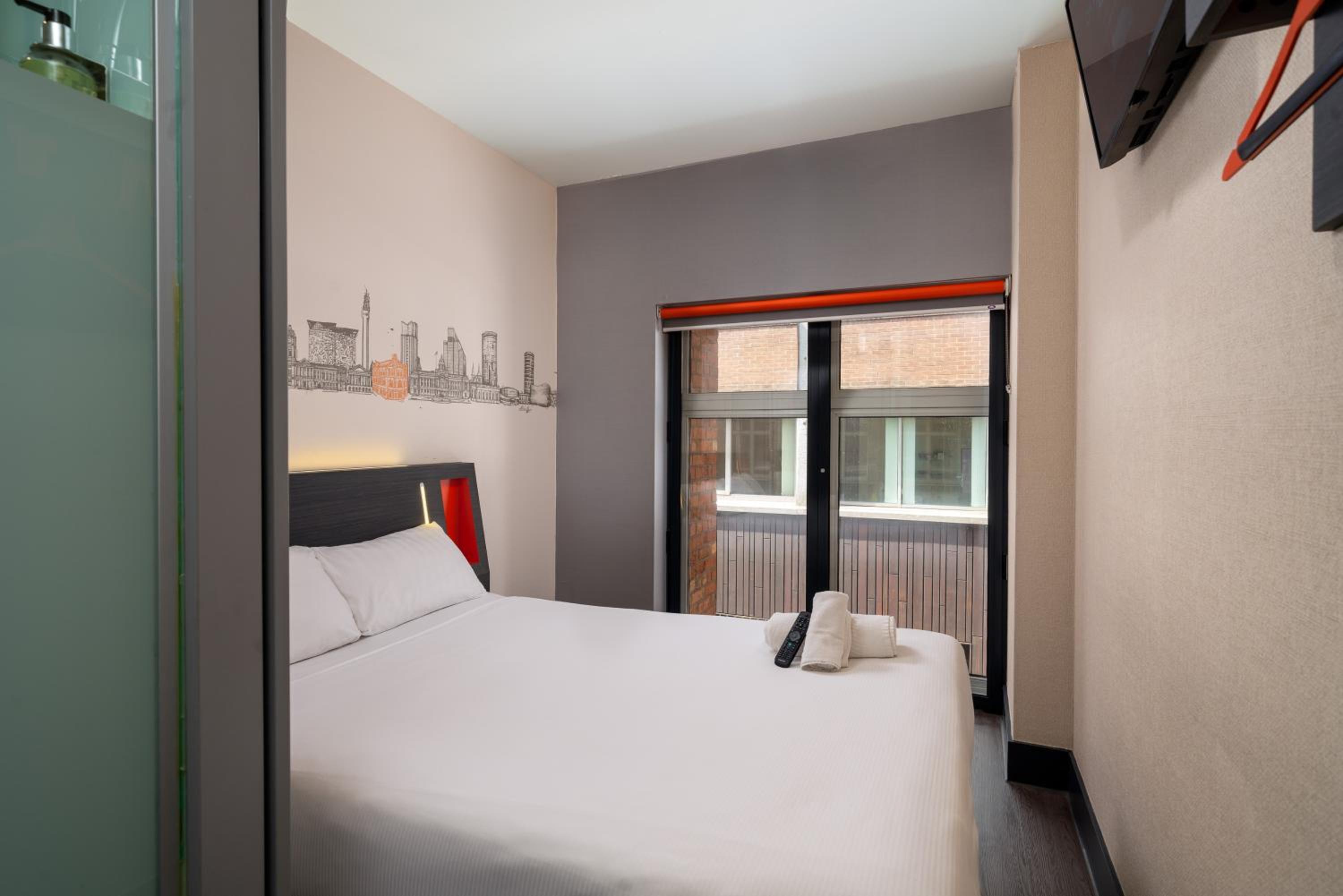 Double Room with Window photo 2