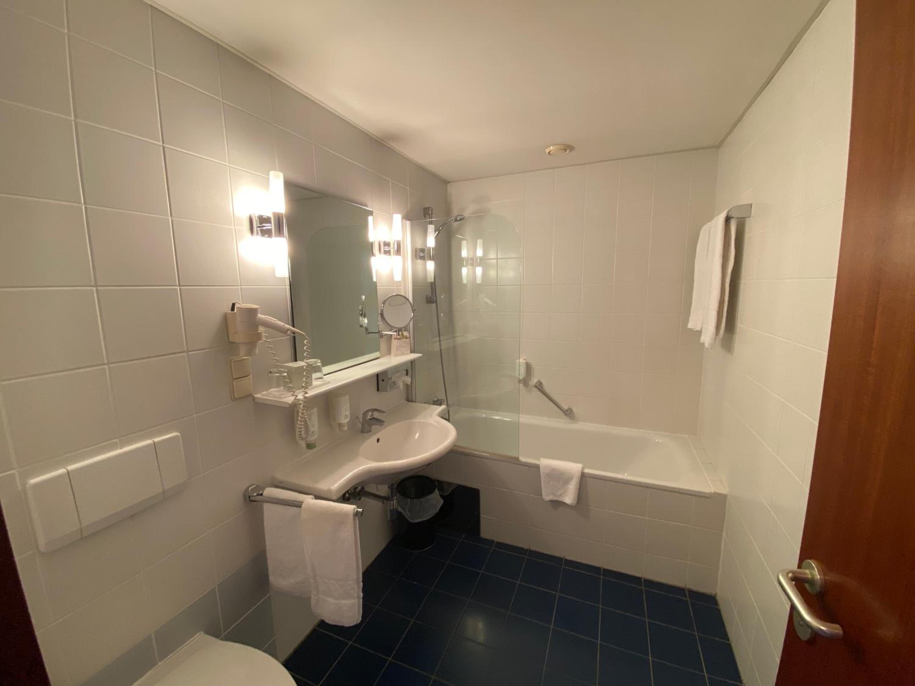 Standard Double Room - Photo 7