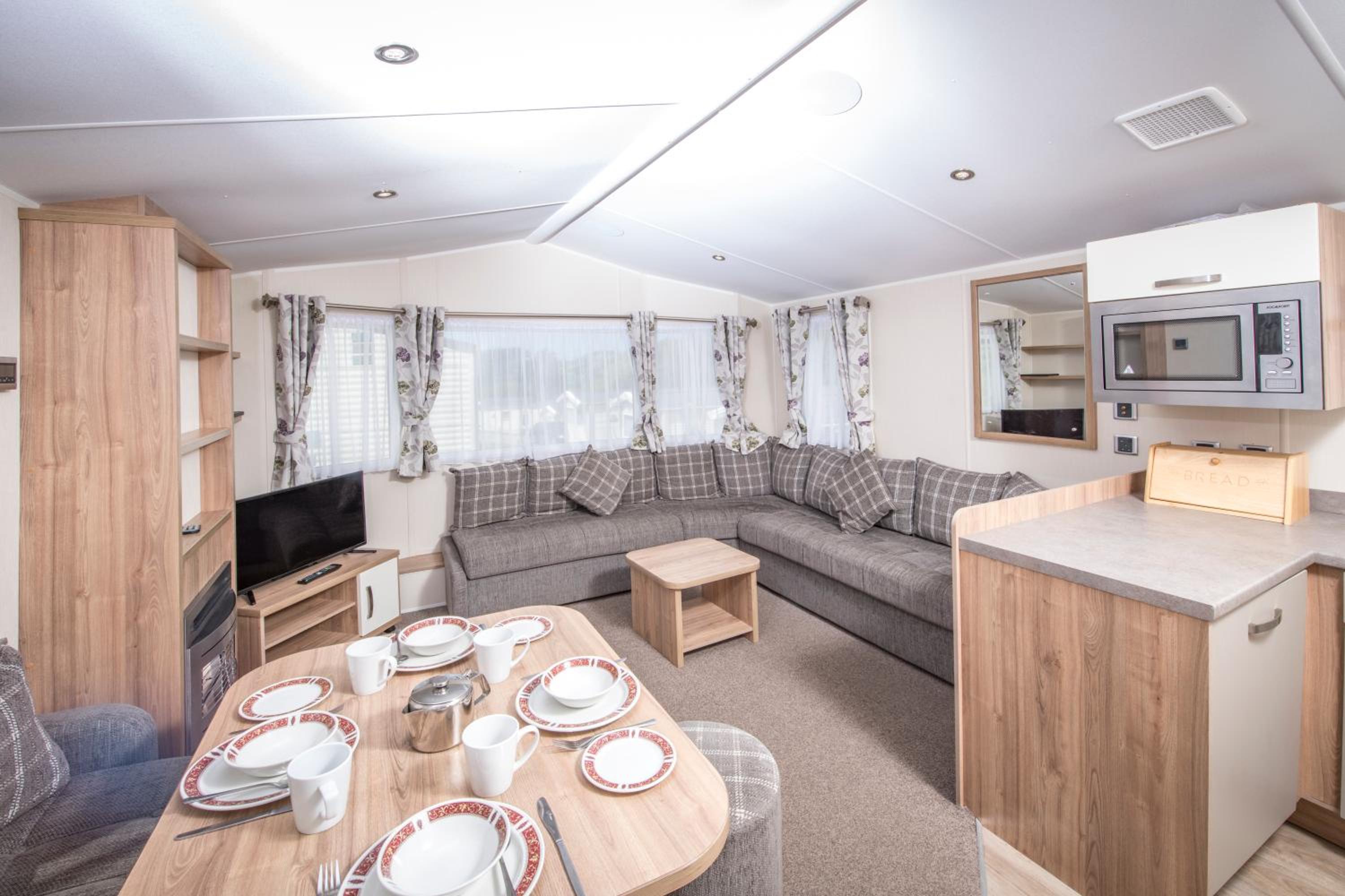 3卧室银色房车