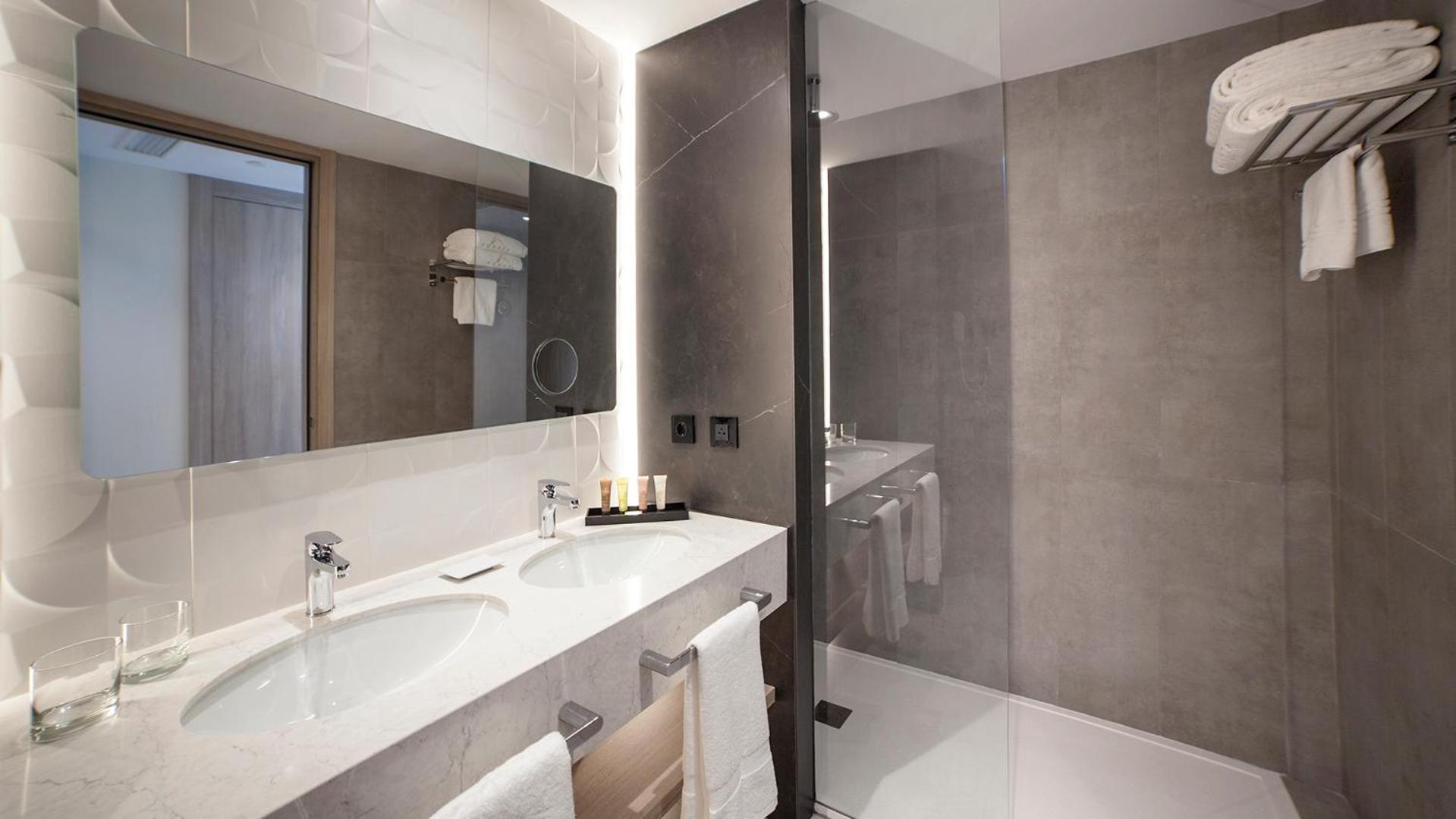 Premium Deluxe Double or Twin Room with Pool View