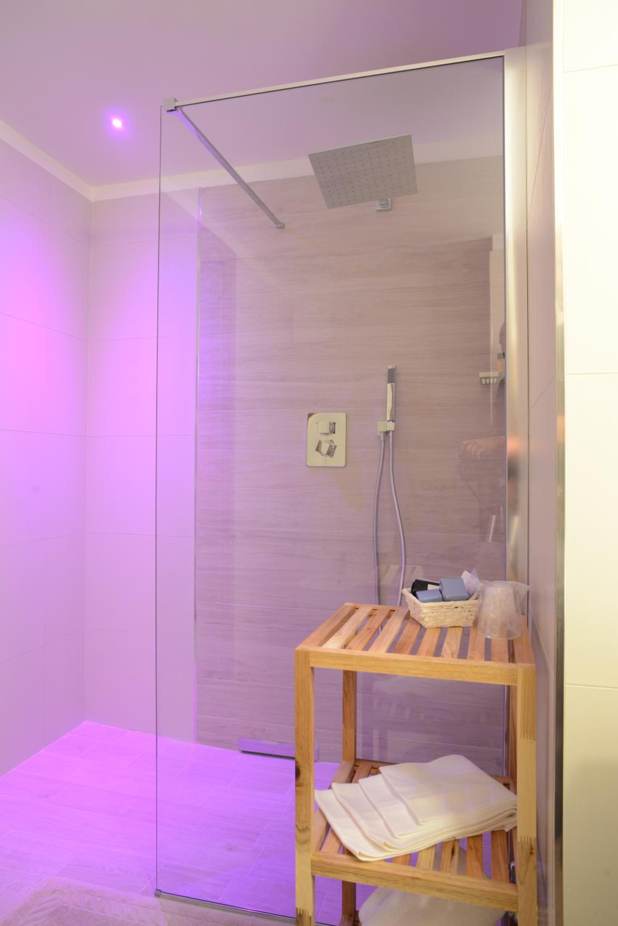 King Suite - Photo 6
