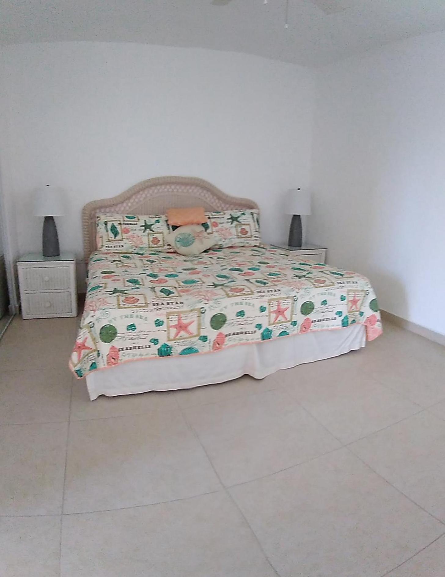 Bed & Sleeping Area