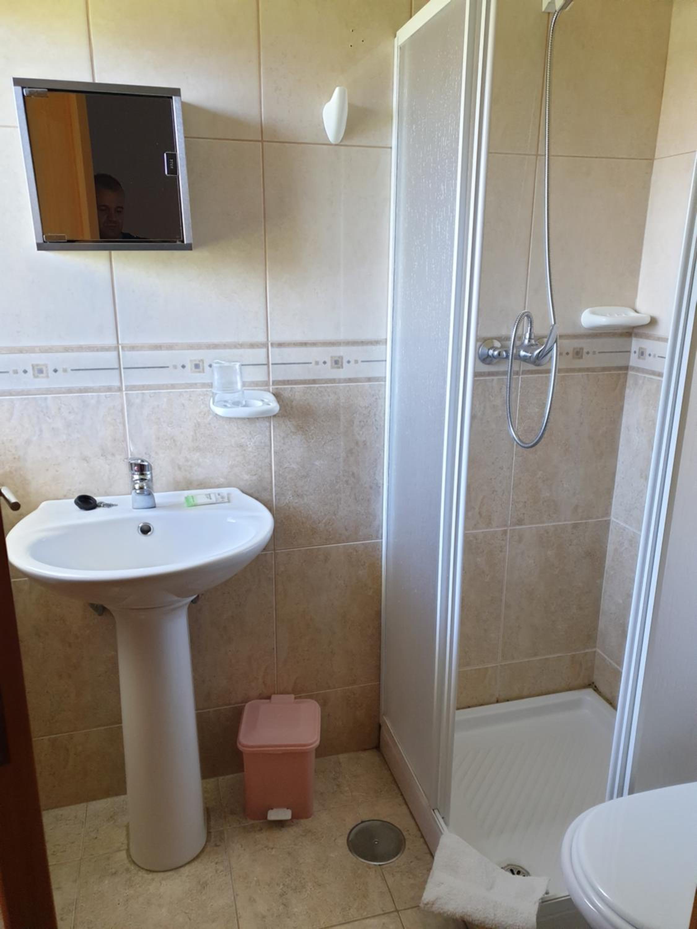 Double Room - Photo 8