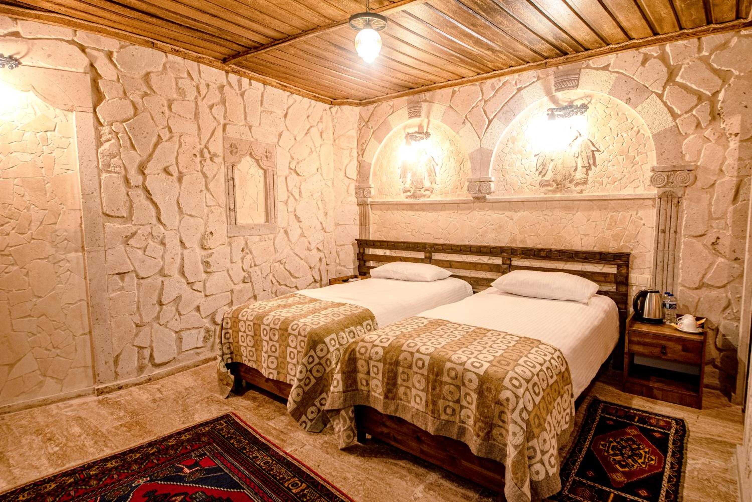 Standard Twin Room - Photo 1