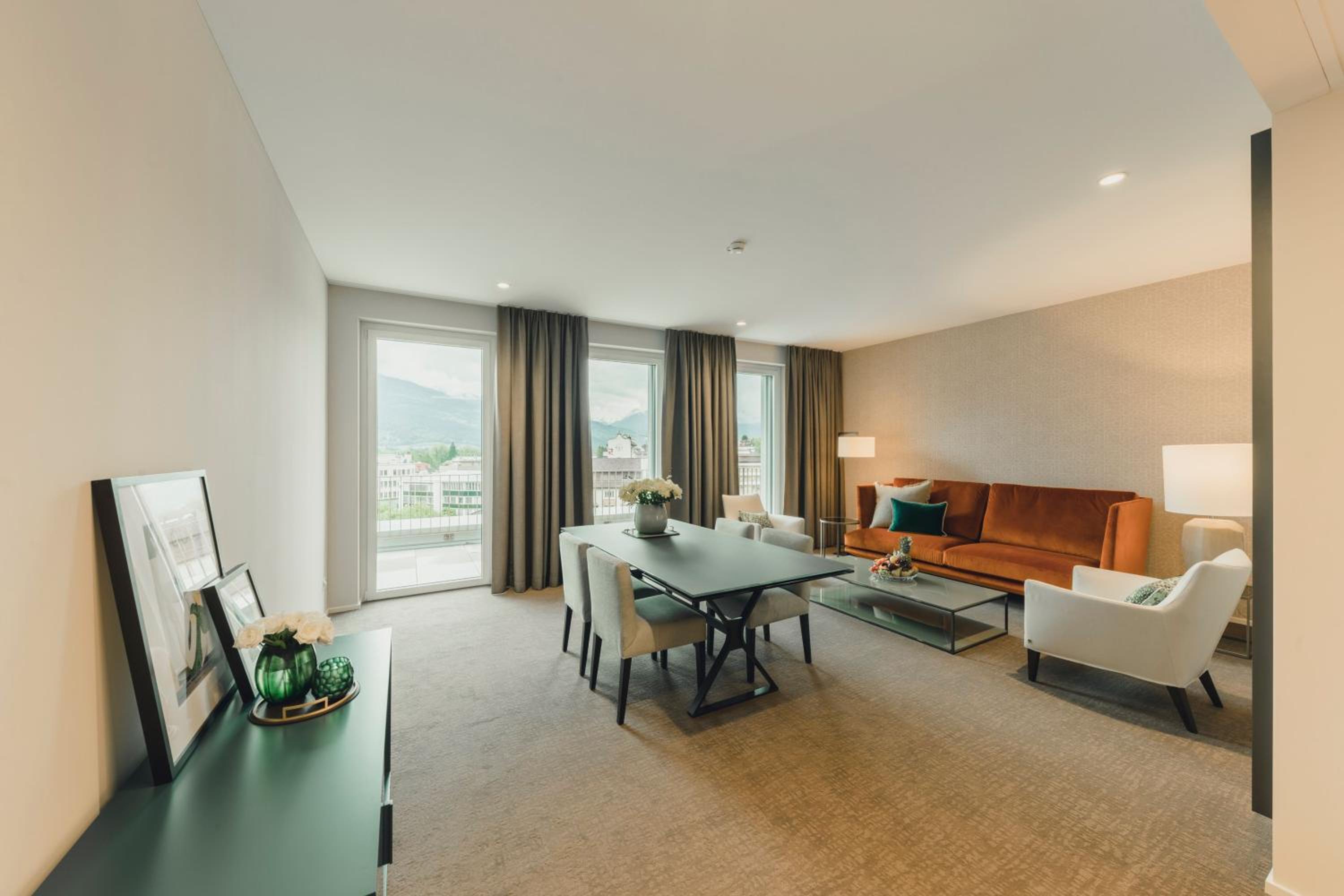 Executive Suite - Photo 10