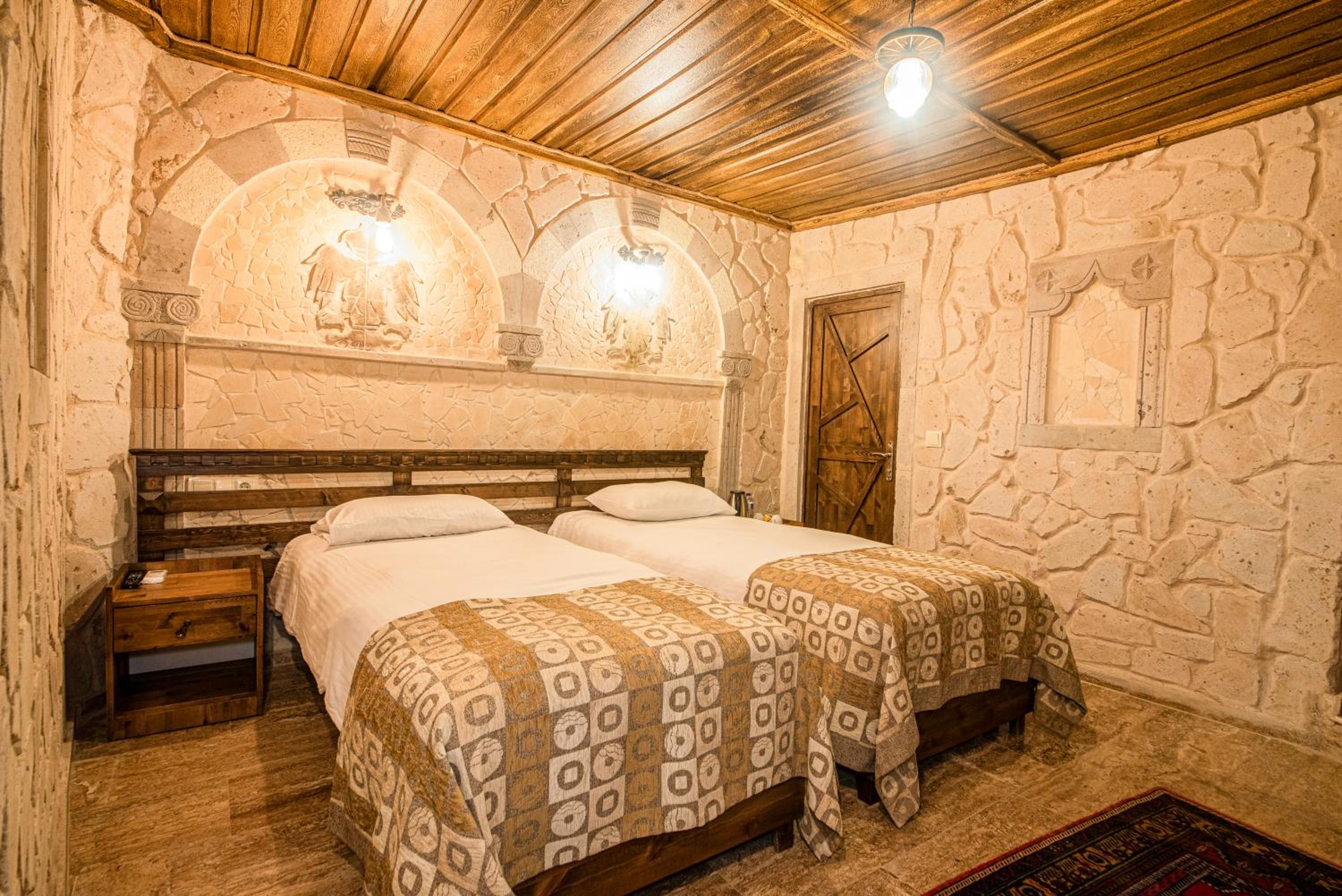 Standard Twin Room - Photo 2