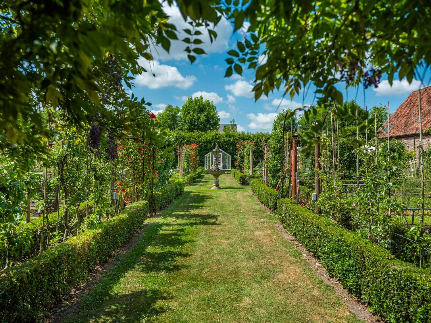 Double Room with Garden View - Photo 9