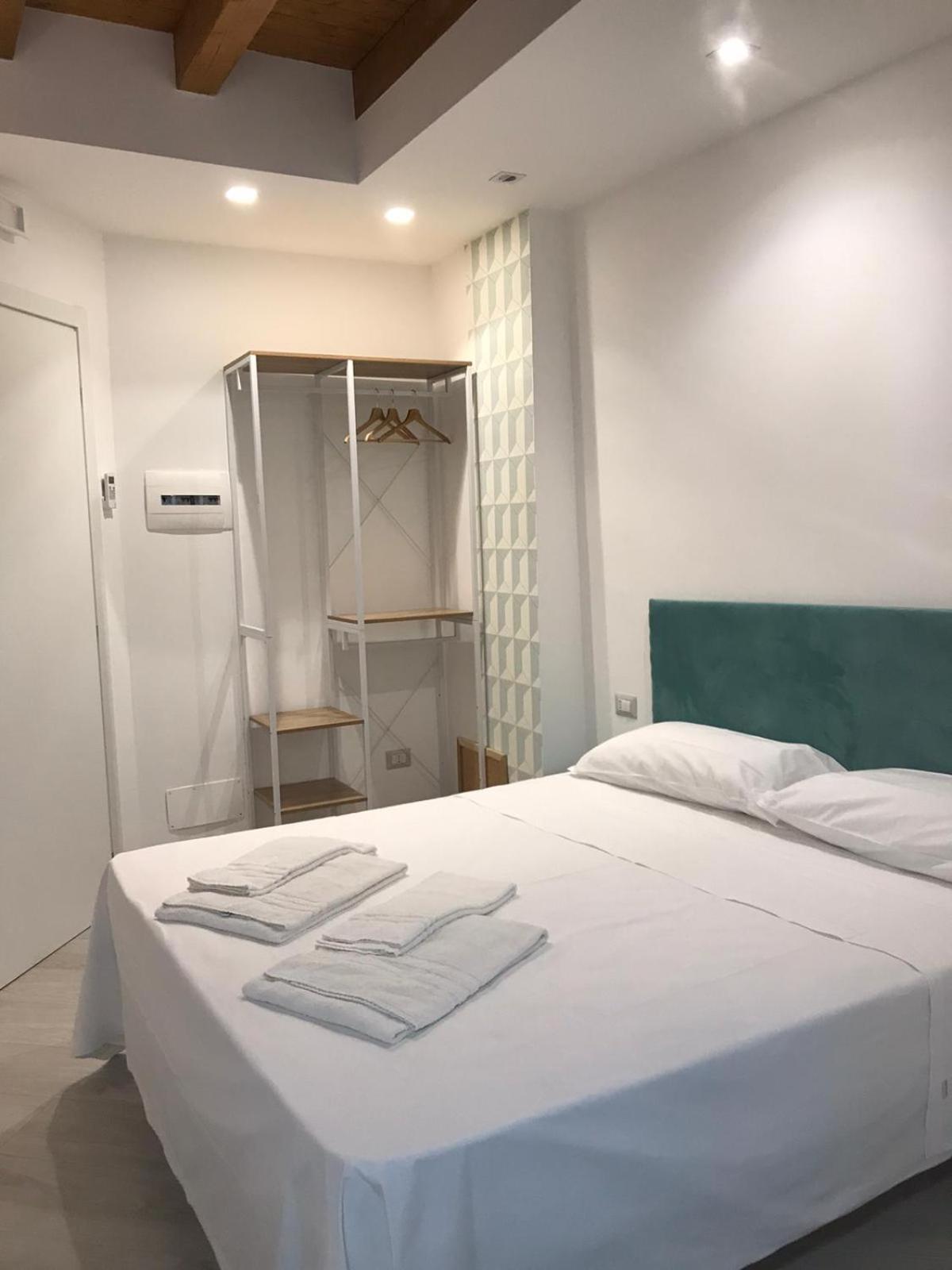 King Room with Balcony - Photo 2