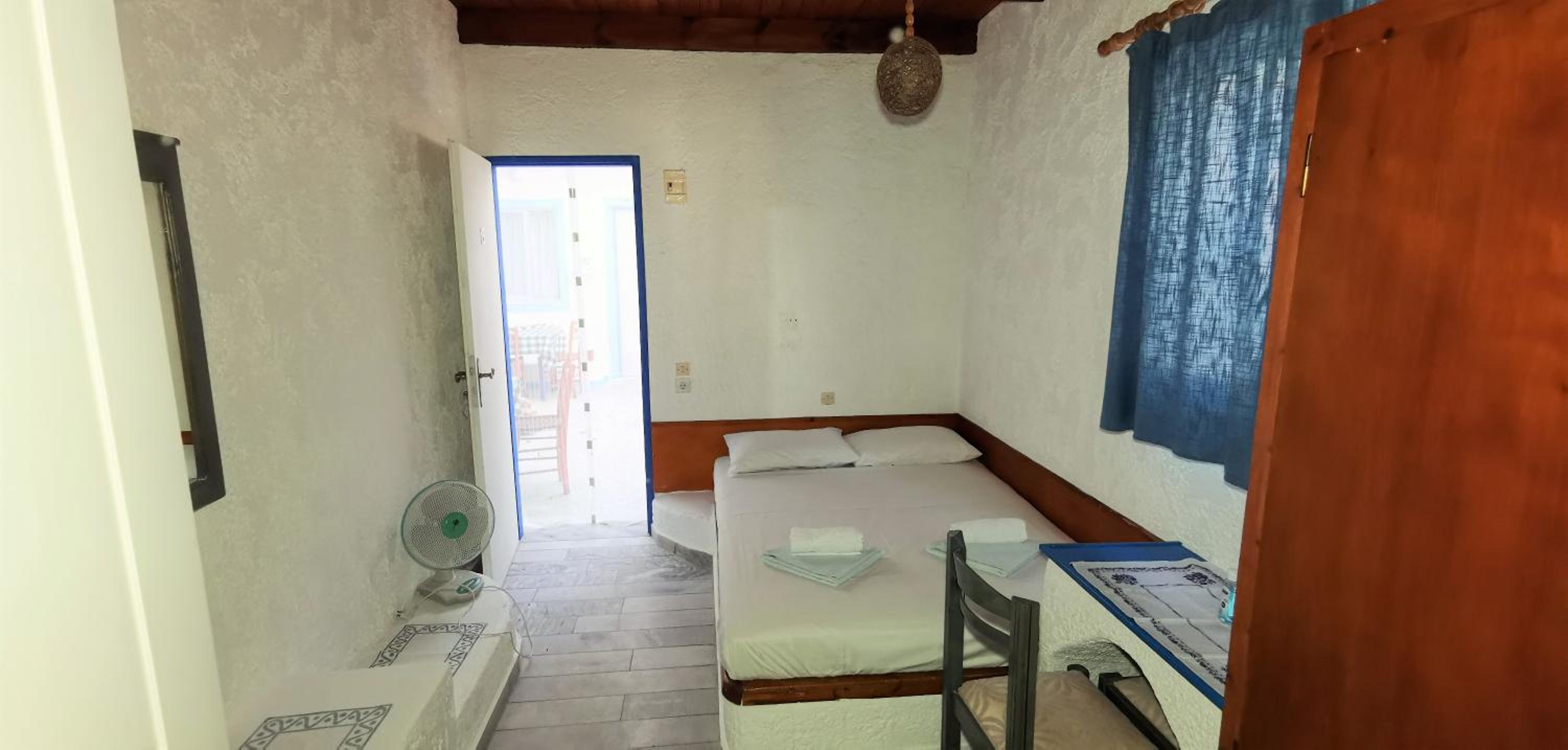 Budget Double Room - Photo 4