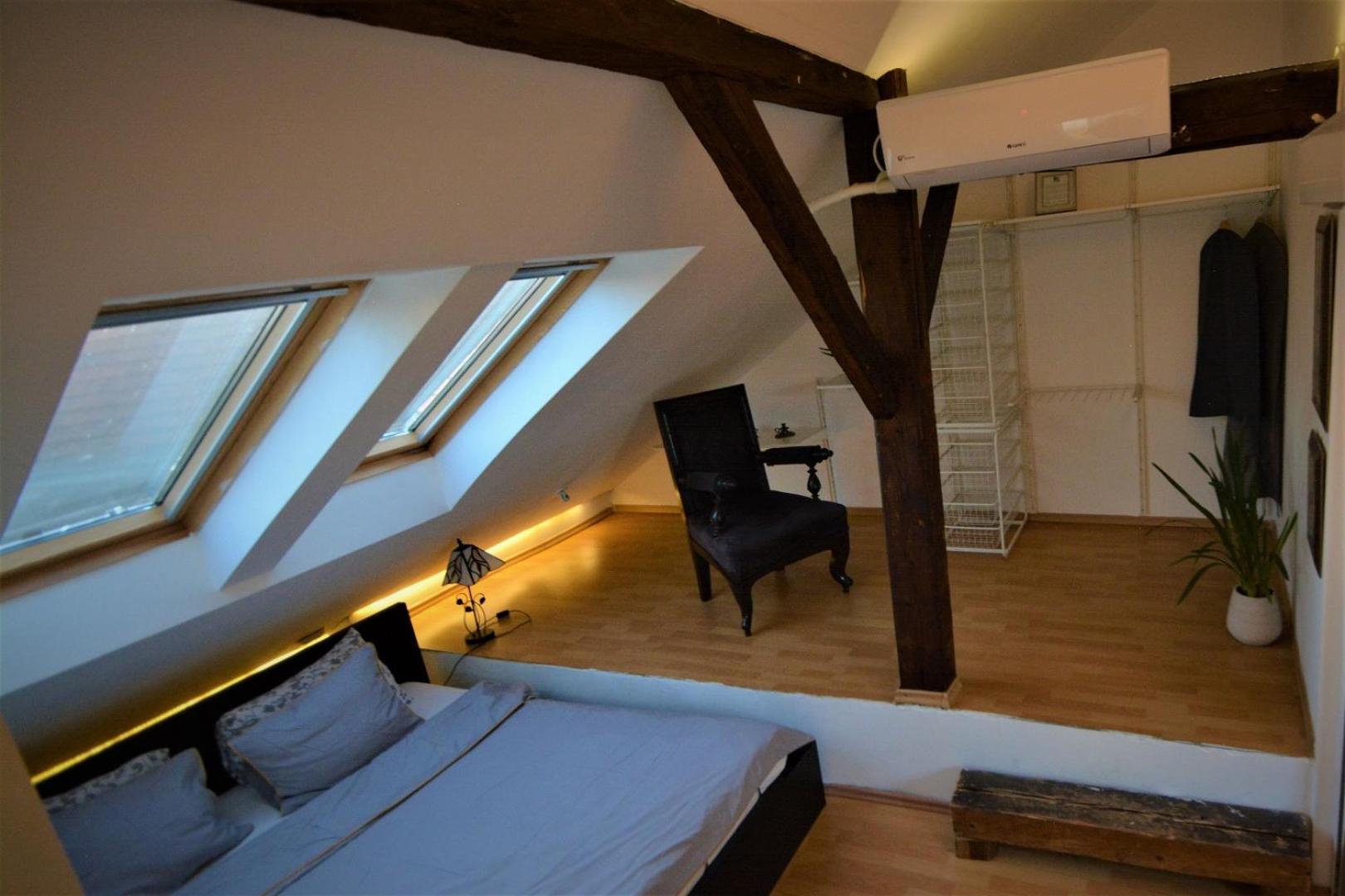One-Bedroom Apartment - Photo 3