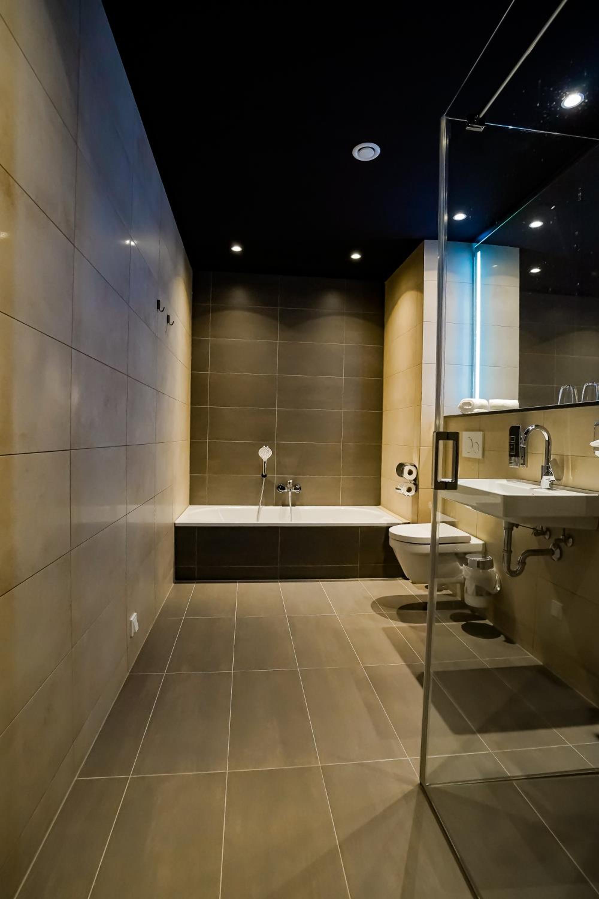 Superior King Room - Photo 5
