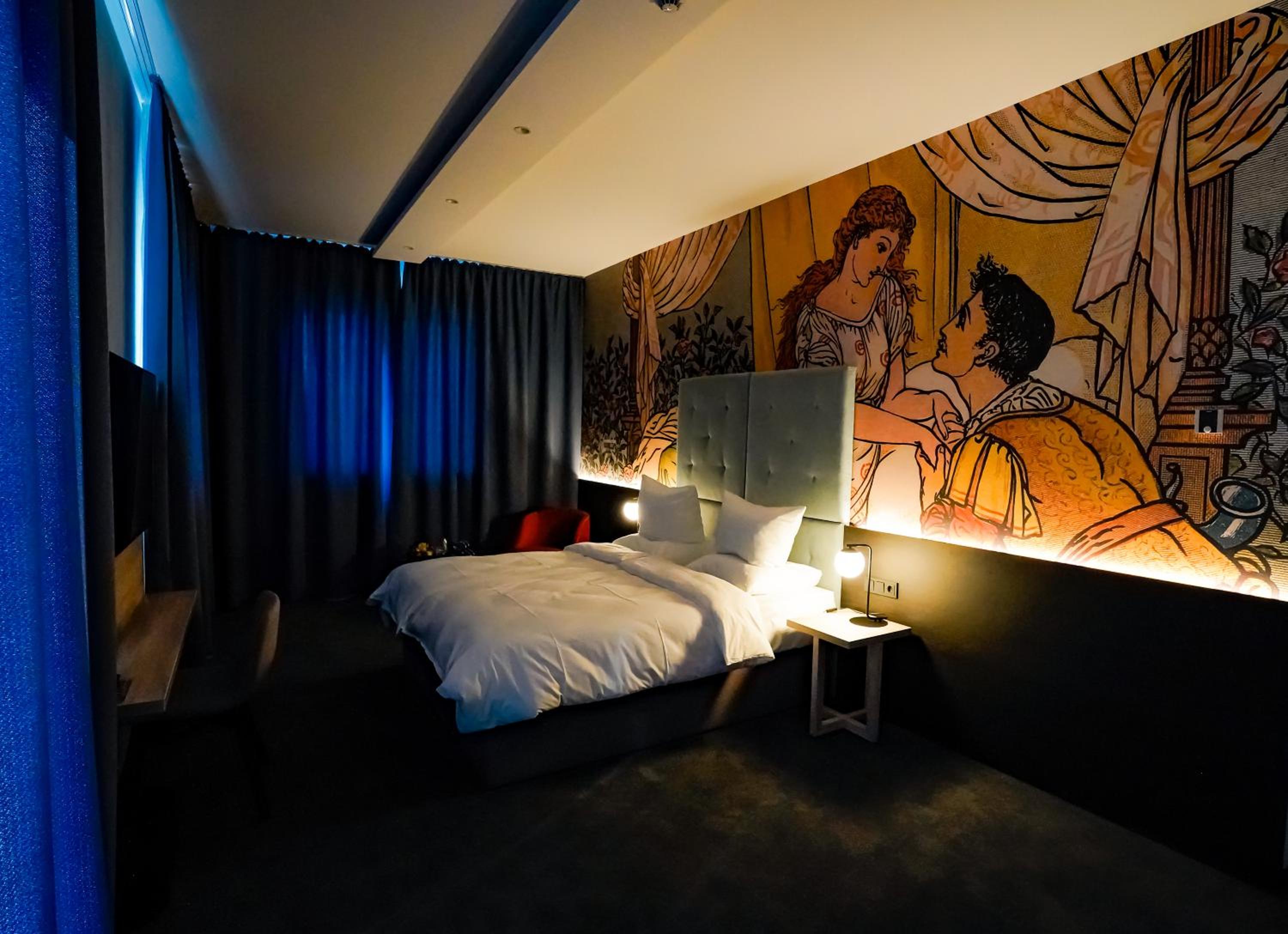 Superior King Room - Photo 8