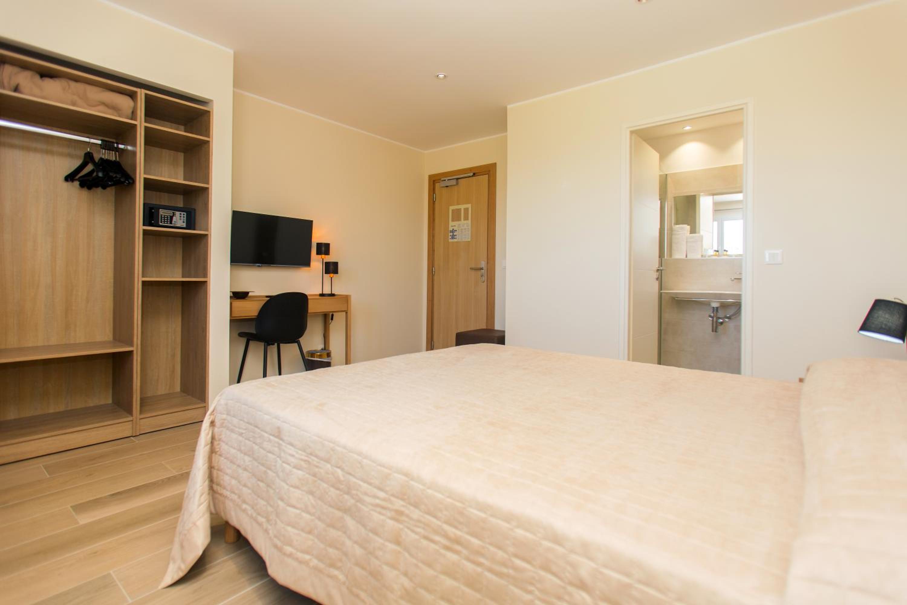 Comfort Double Room with Mountain or Garden View - Photo 1