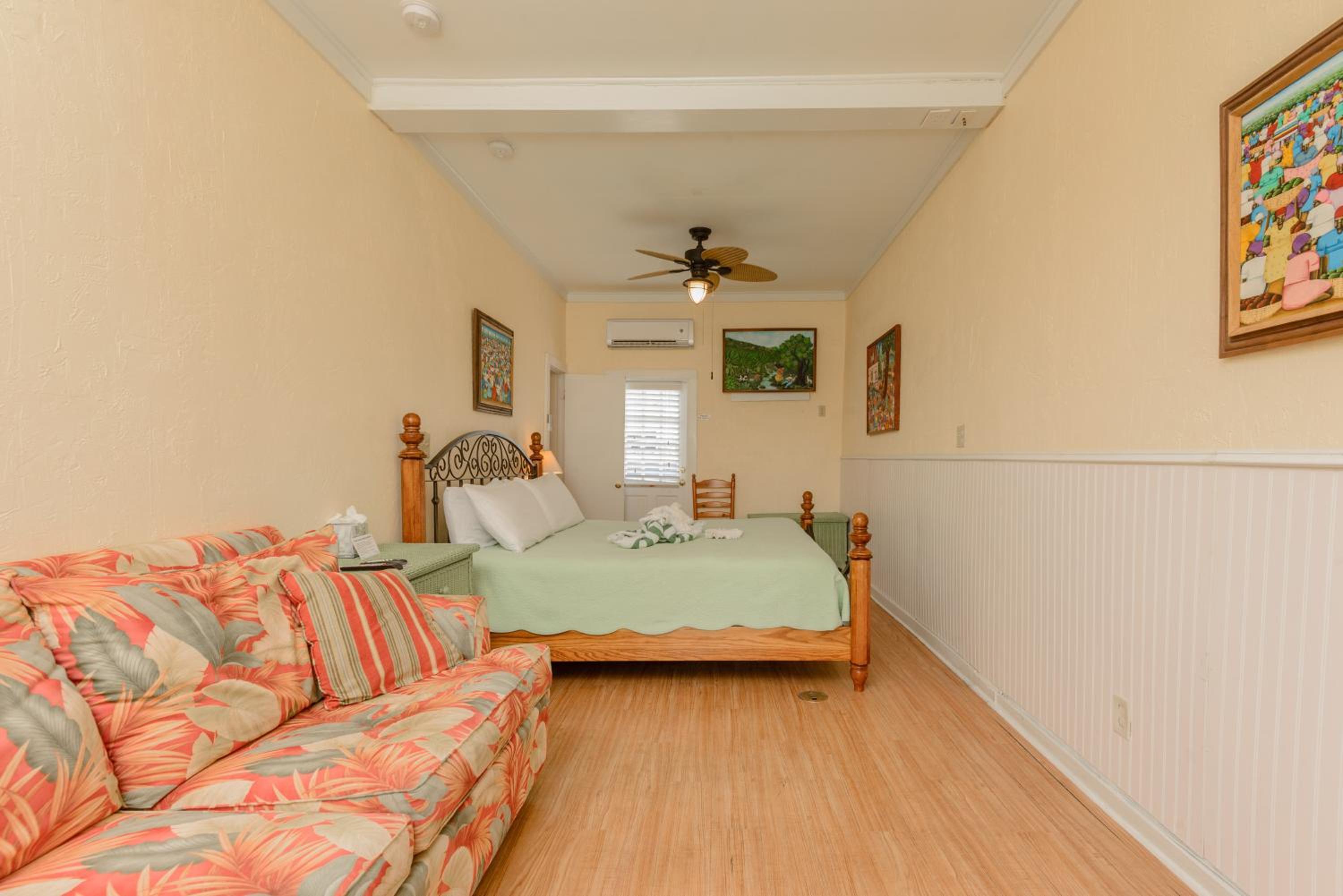 King Room with Pool View photo 2