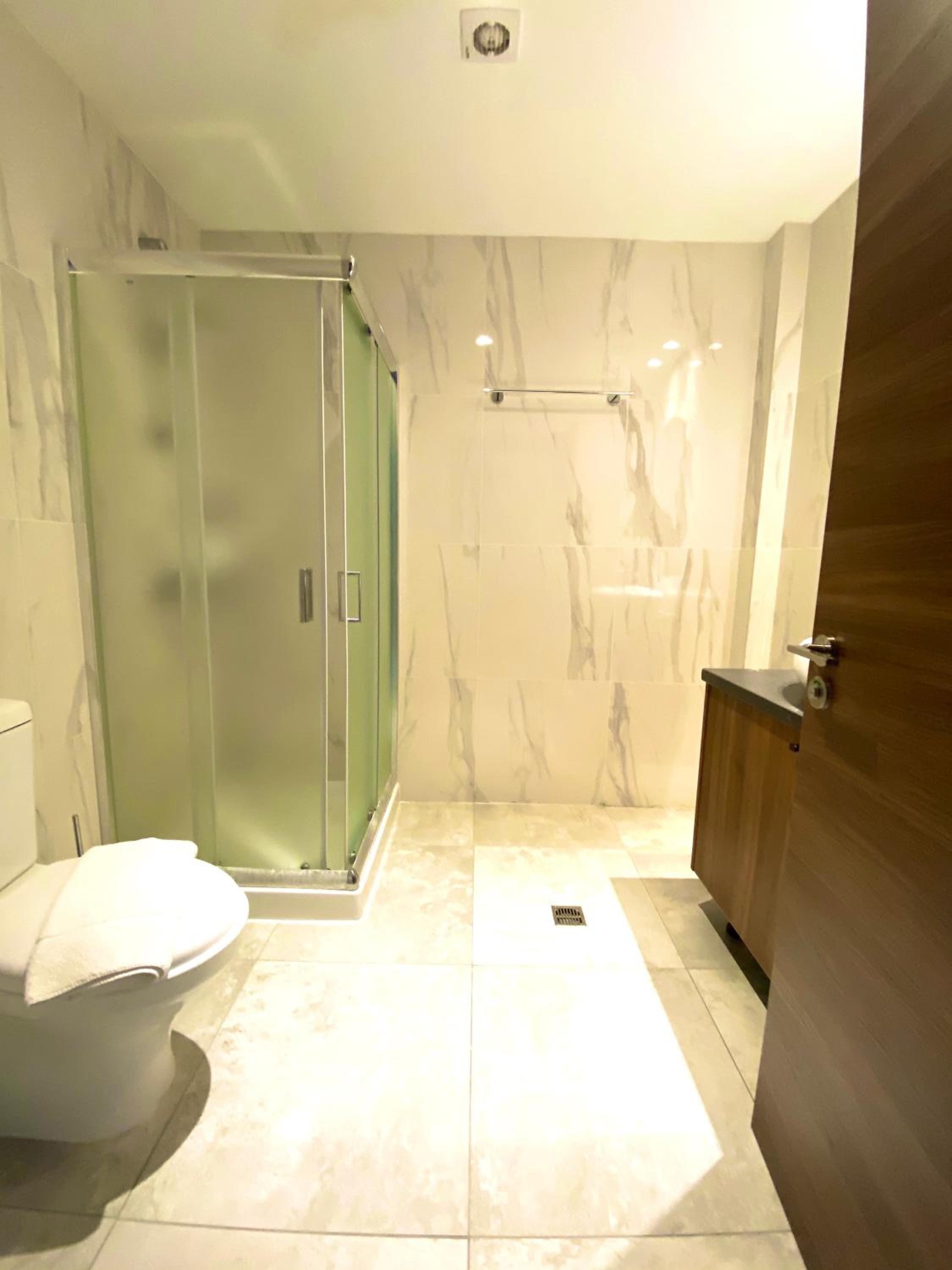 Large Suite - Photo 2