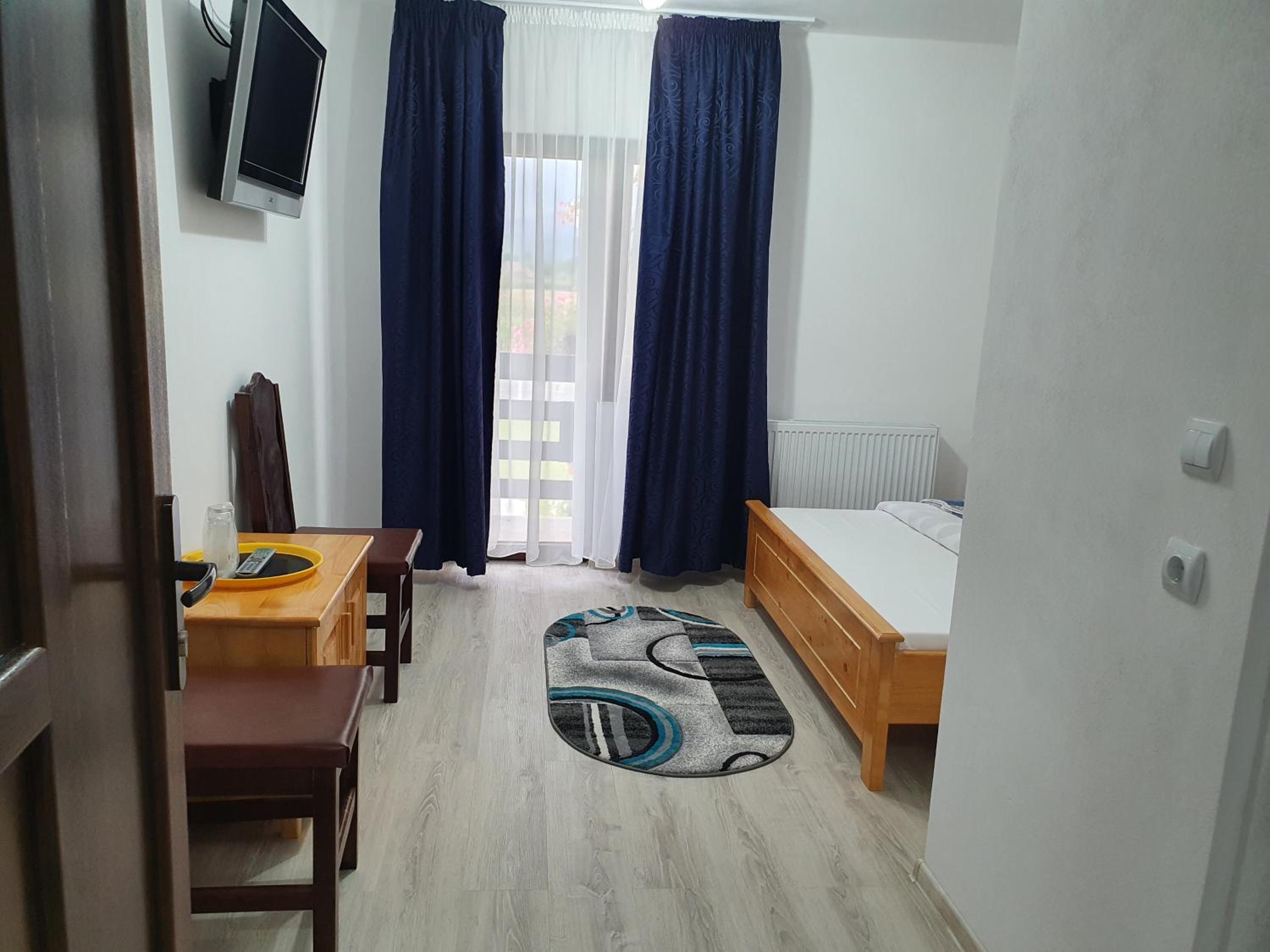 Double Room with Mountain View - Photo 2