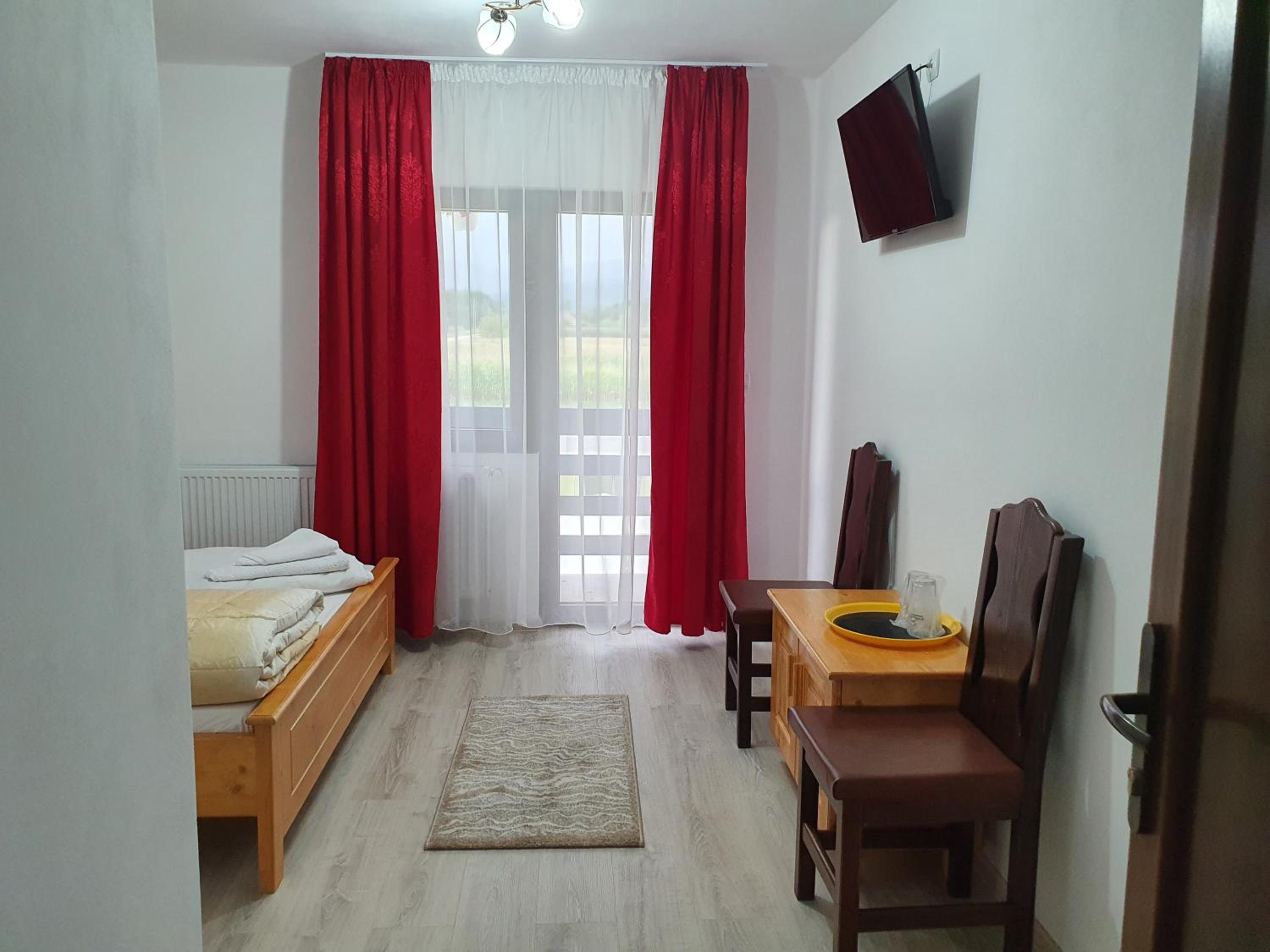 Double Room with Mountain View - Photo 13