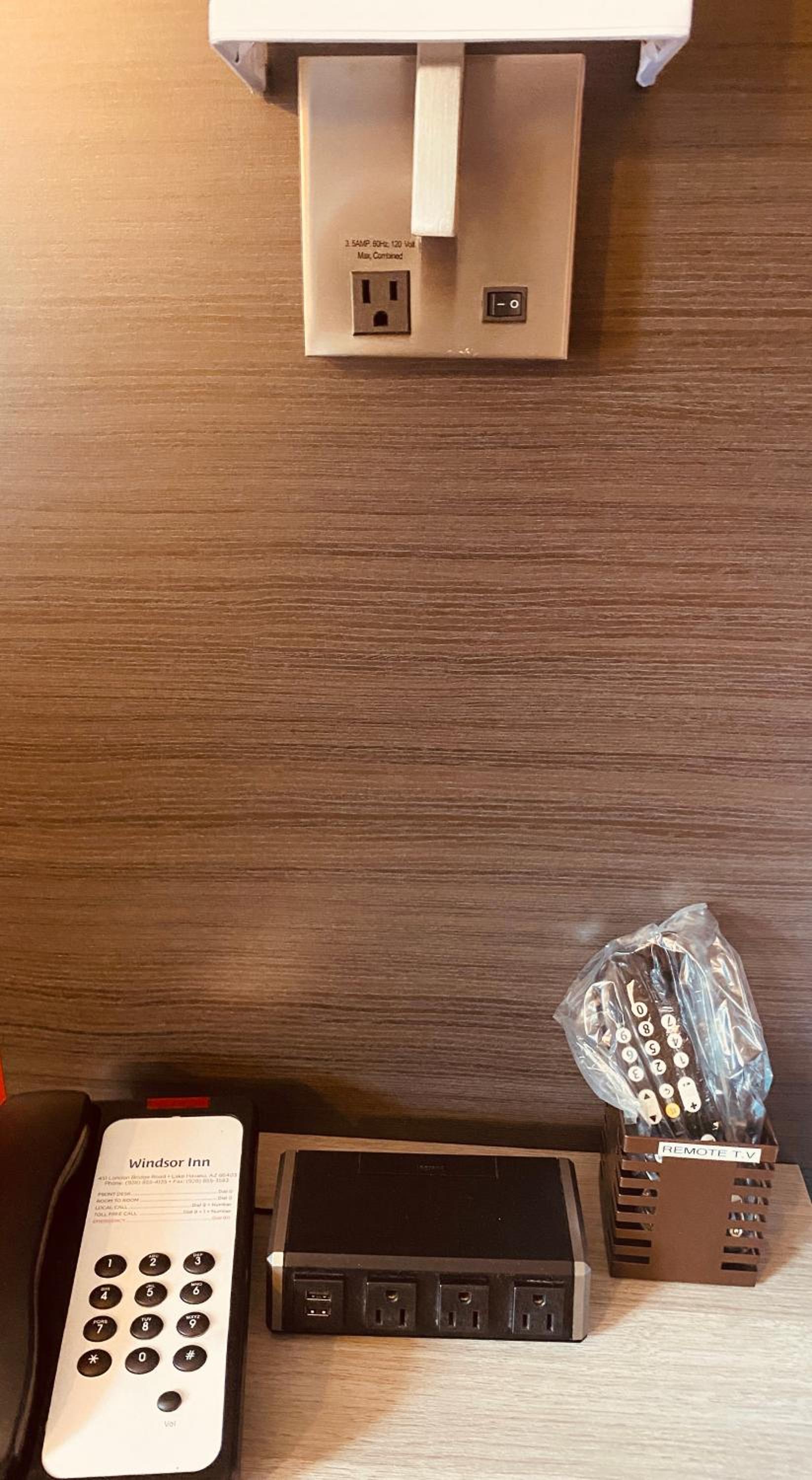 Deluxe King Room - Non-Smoking - Photo 13