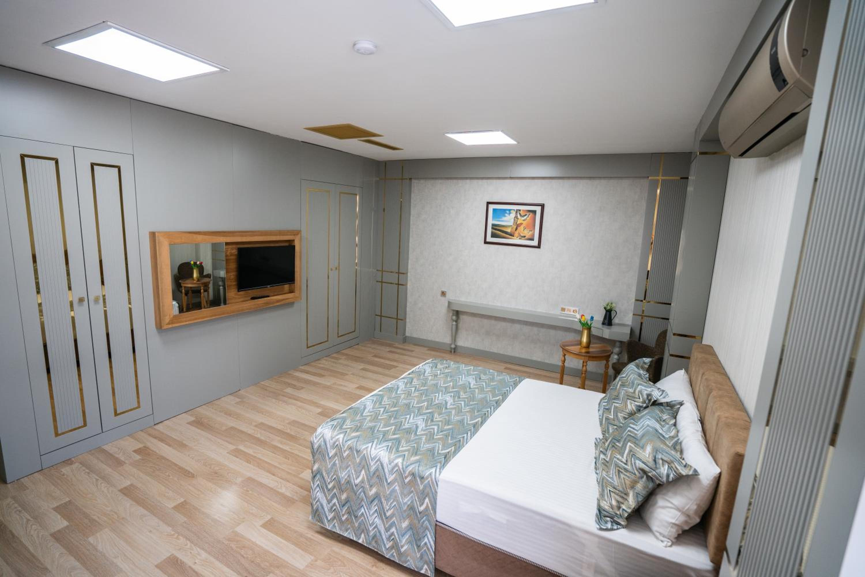 Deluxe Family Room