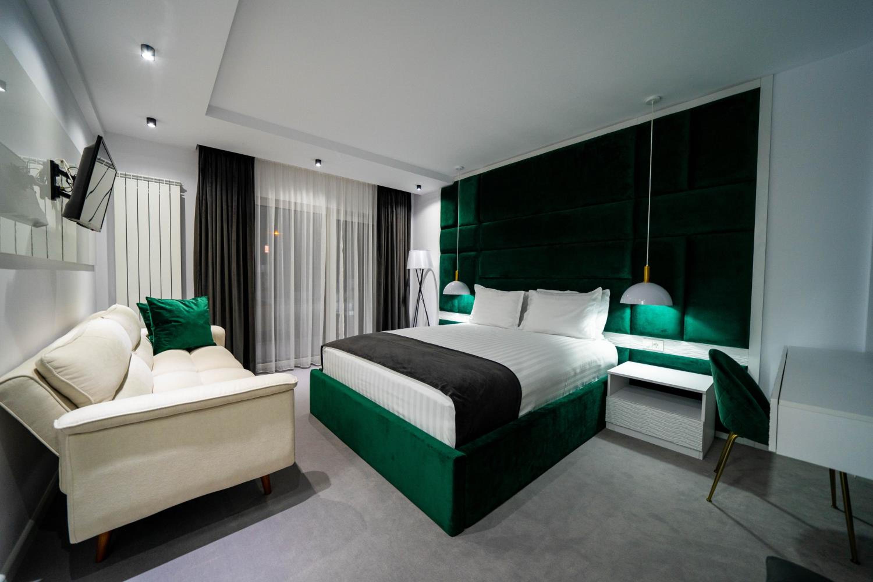 Deluxe Room (2 Adults + 1 Child) - Photo 7