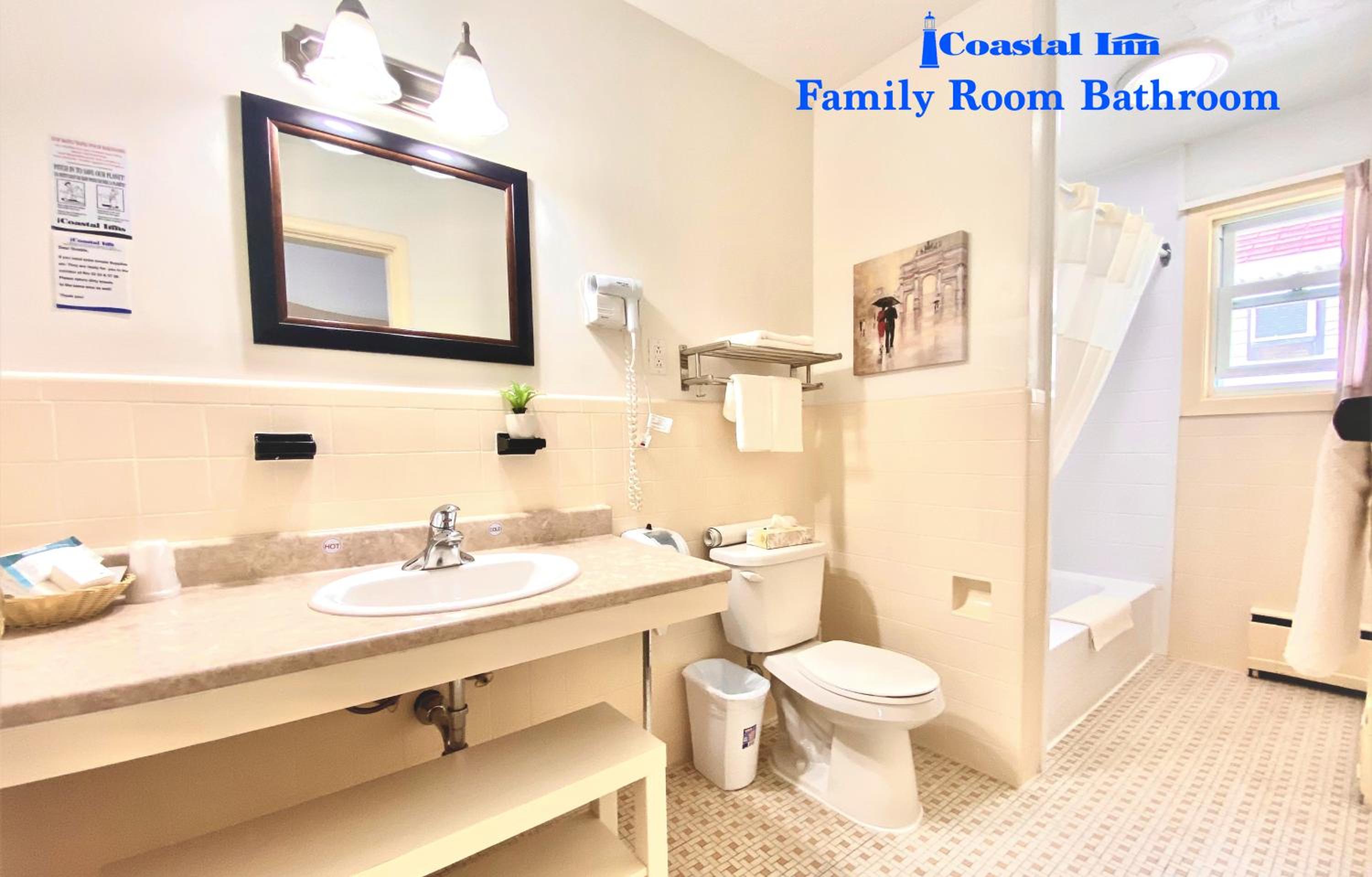 Bi-level Family Room, 1 King Bed and 1 Queen Bed - Nonsmoking, No pets photo 2