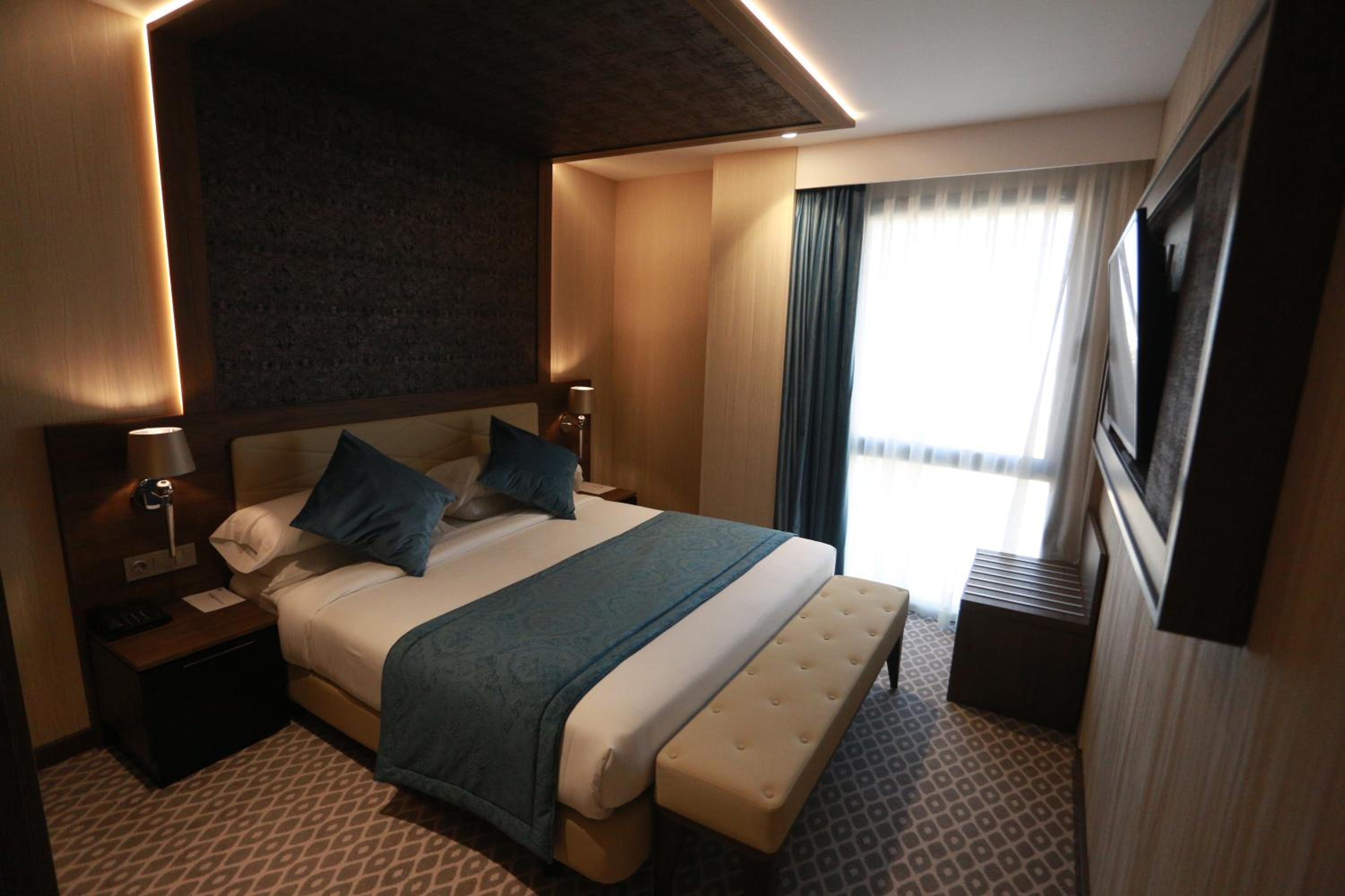 Deluxe King Suite