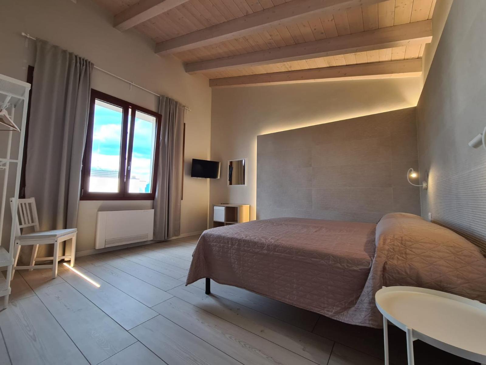 Double Room with Private Bathroom photo 2