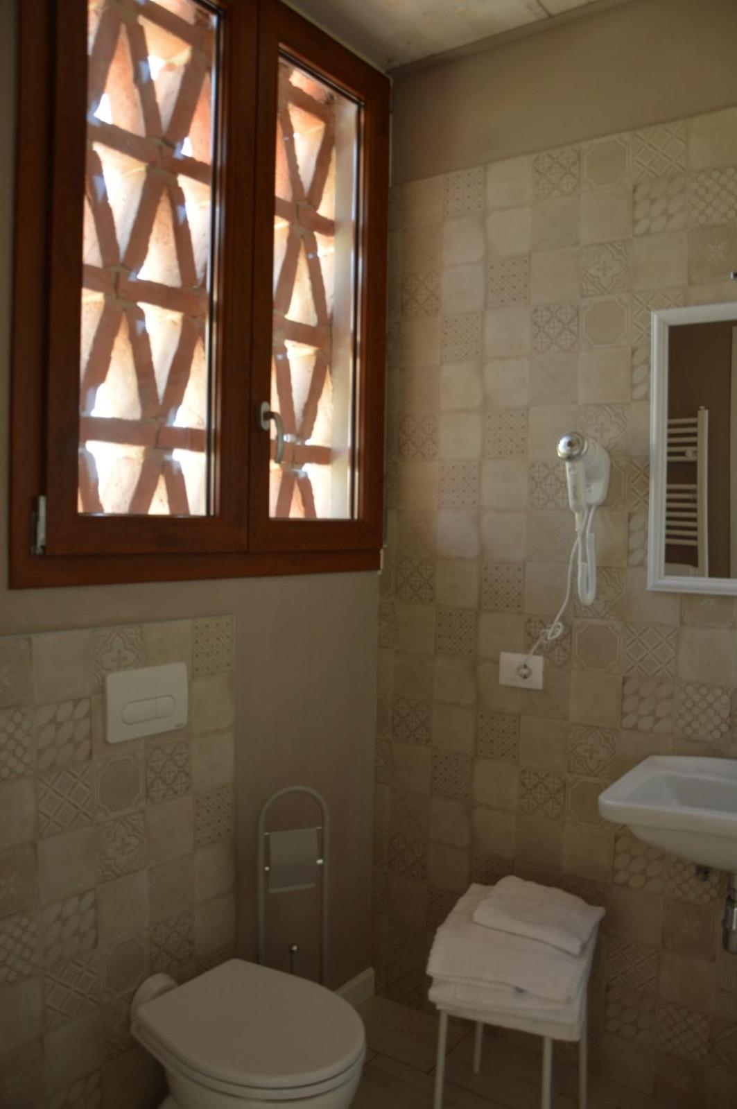 Double Room with Private Bathroom photo 3