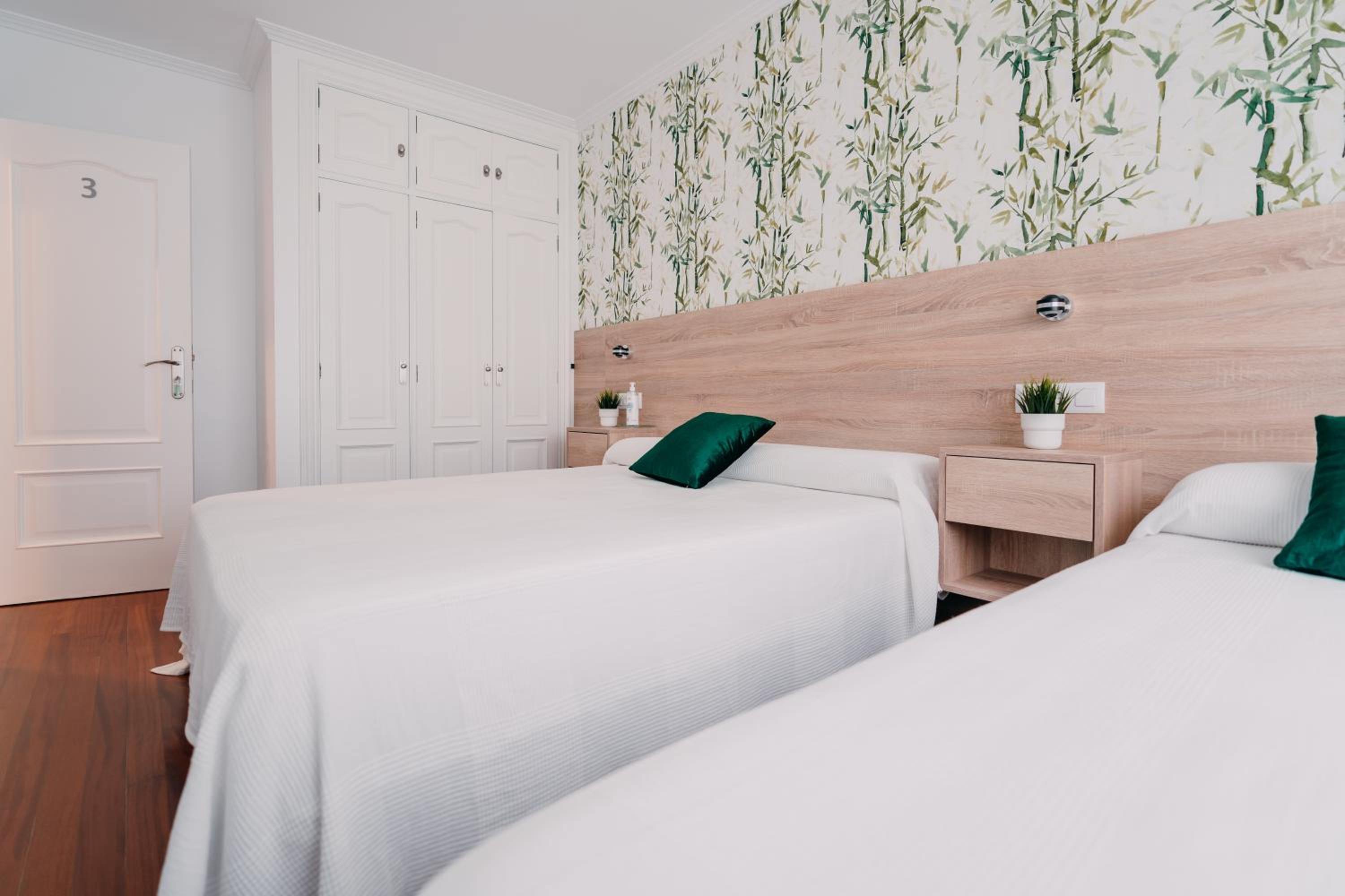 Habitación Triple Básica con Baño Compartido