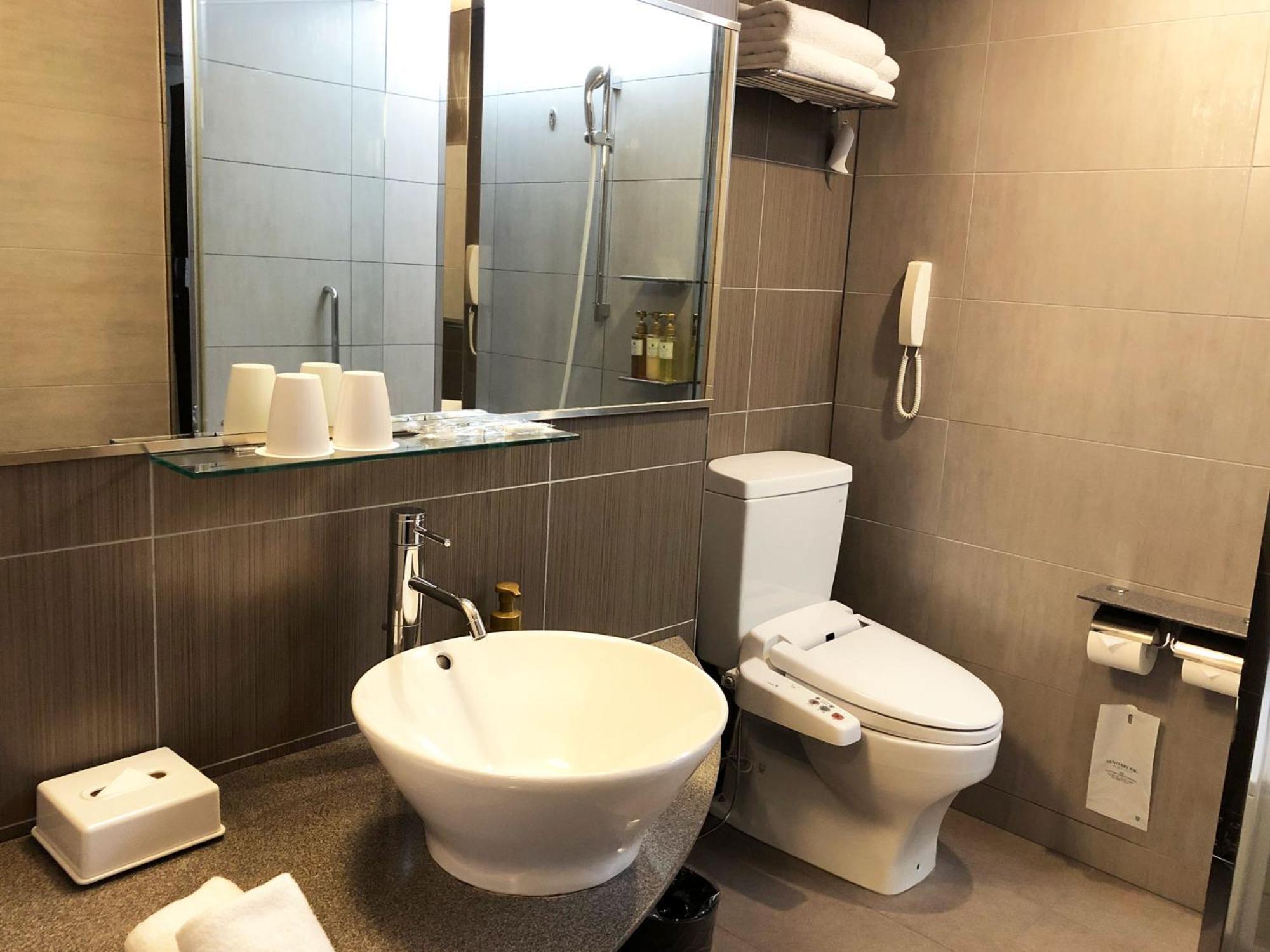Premier Twin Room photo 2
