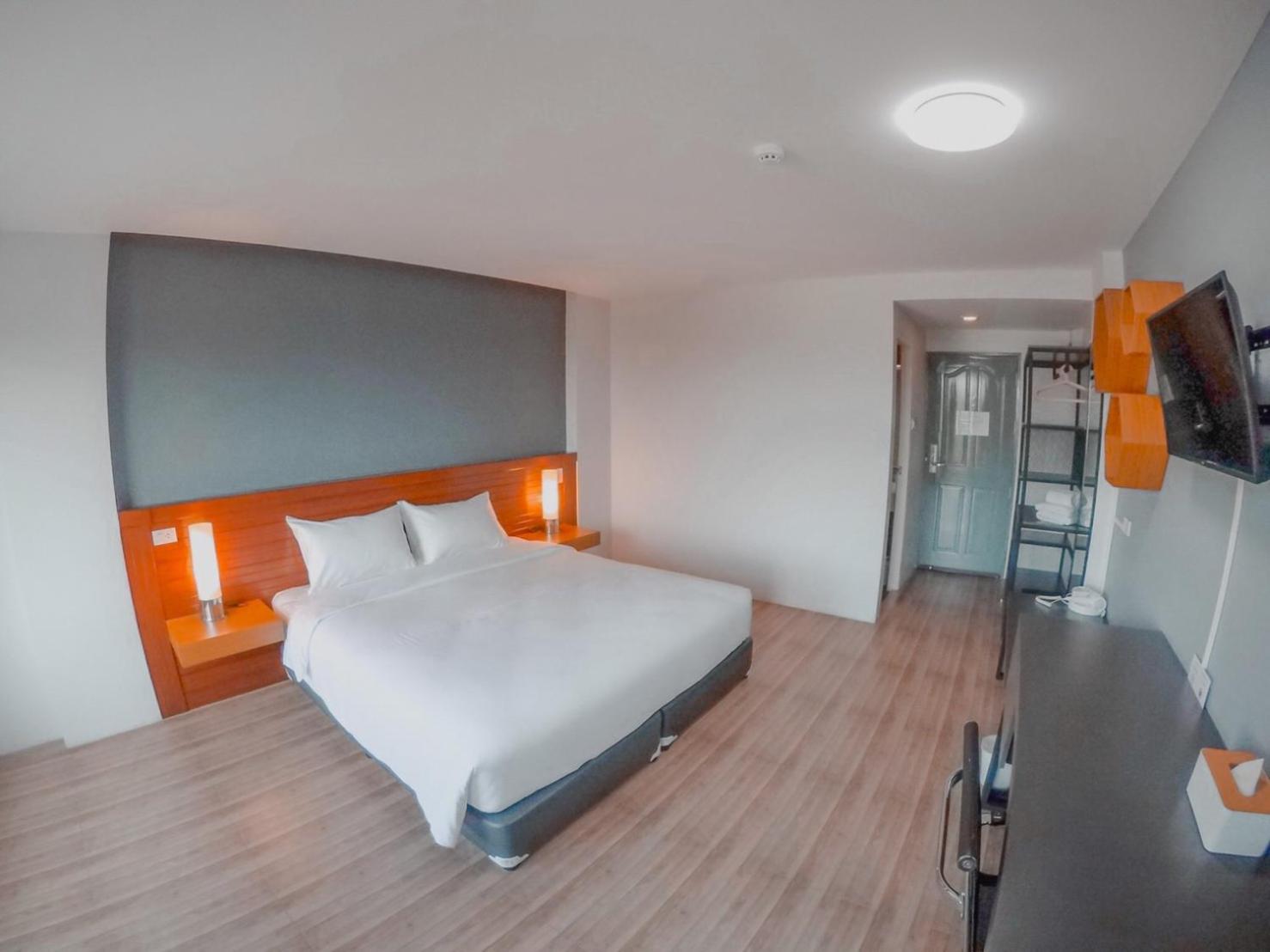 Standard King Room photo 3