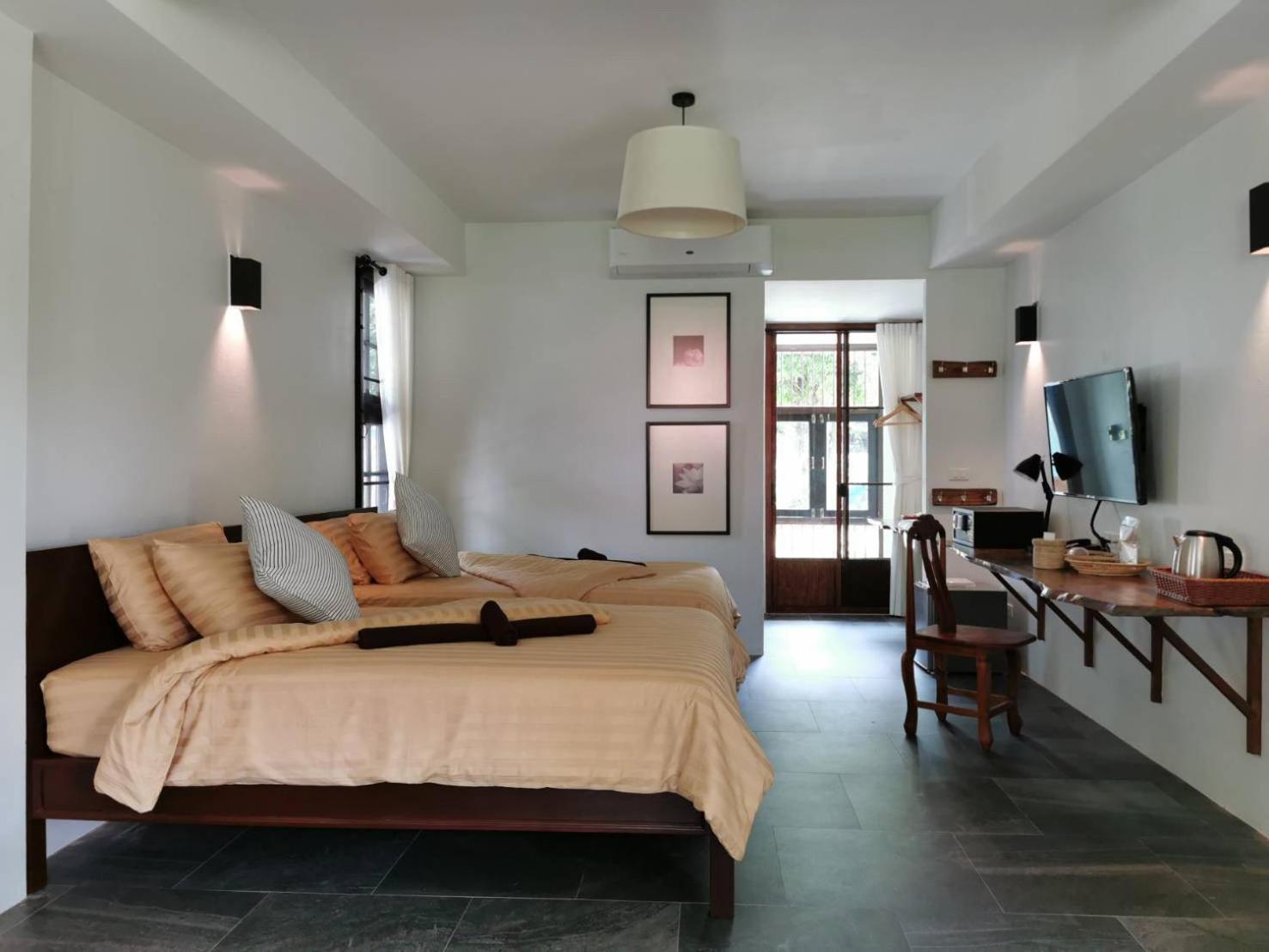 Suite with Balcony - Photo 8