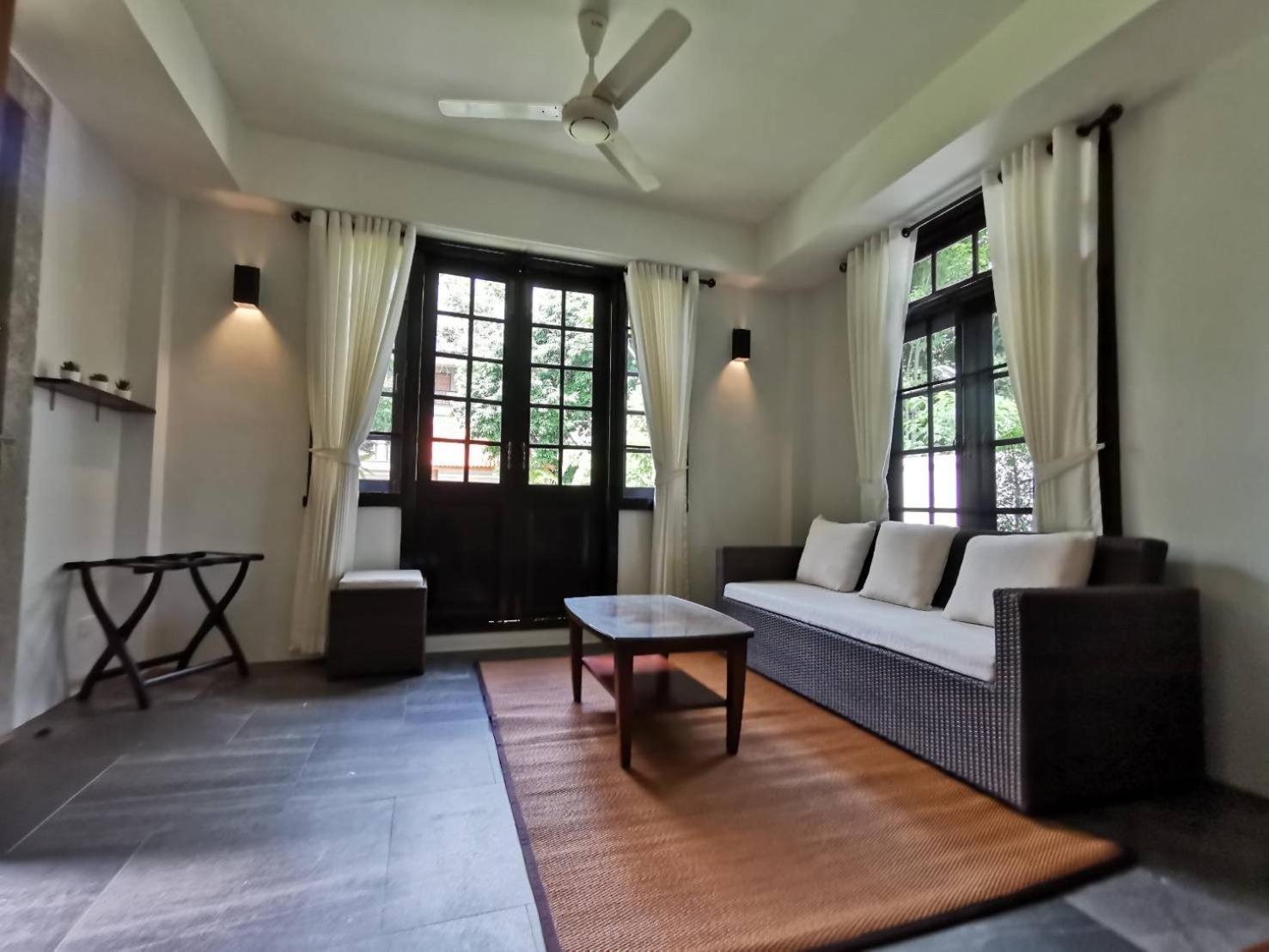Suite with Balcony - Photo 6